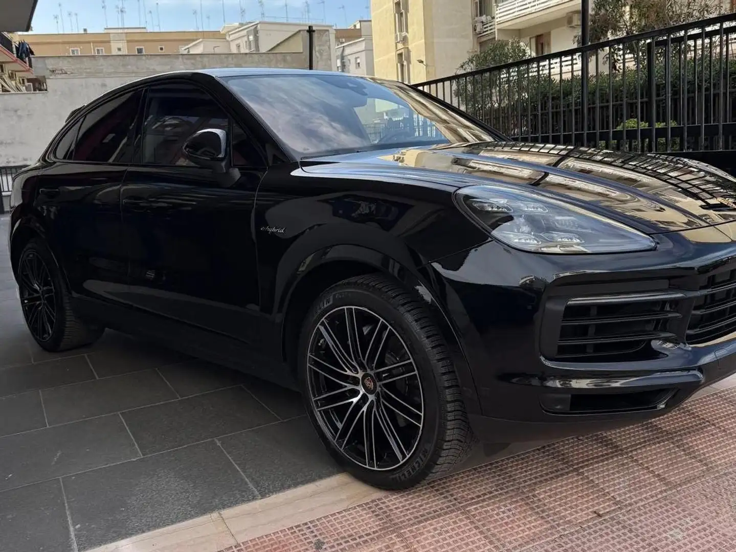 Porsche Cayenne COUPE' E HYBRID Zwart - 1