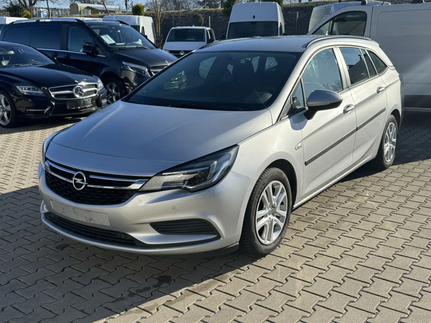 Opel Astra 1.6 D Start/Stop Sports Tourer Edition - 1