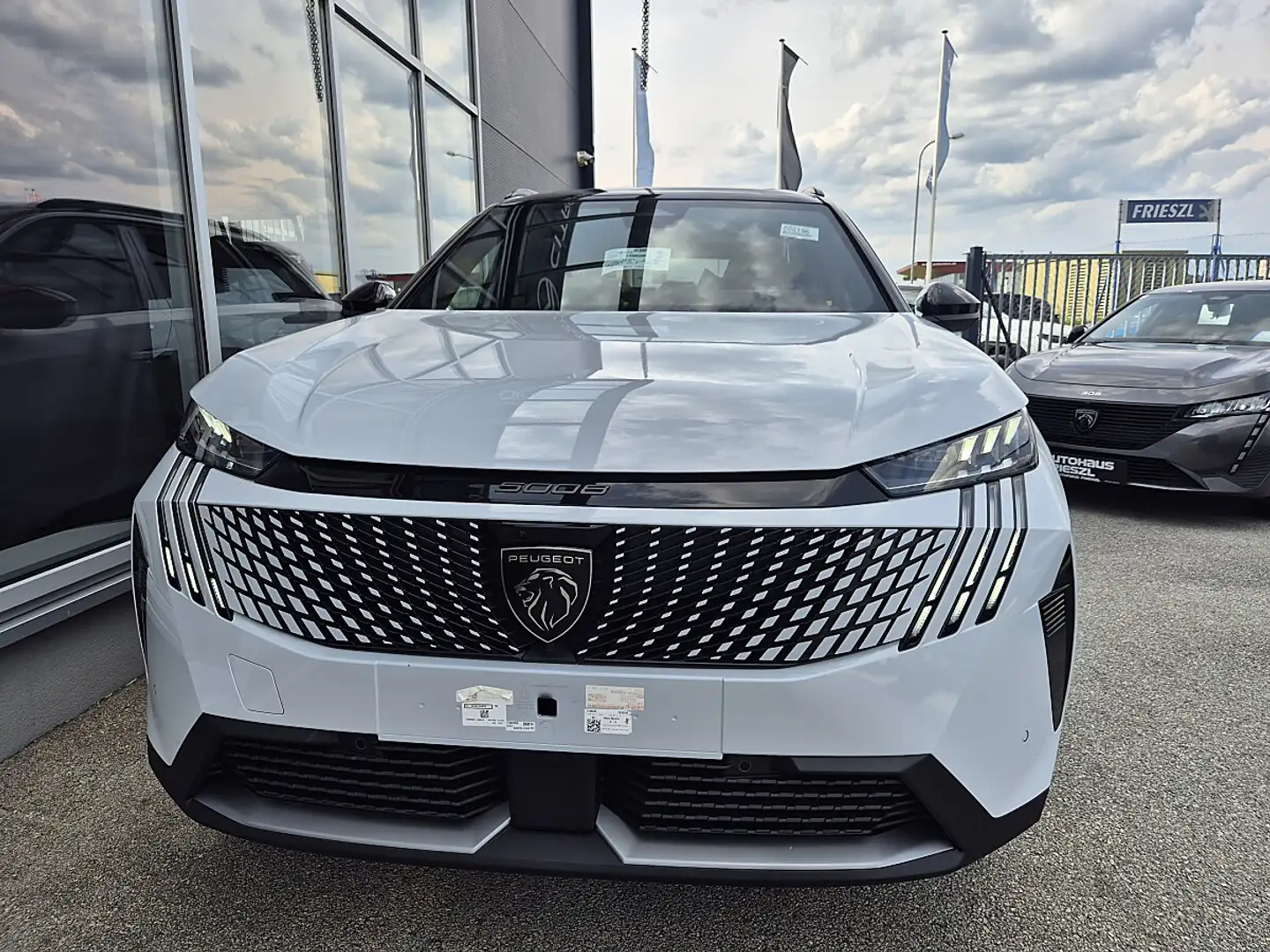 Peugeot 5008 1.2 Hybrid 145 GT Exclusive Weiß - 2