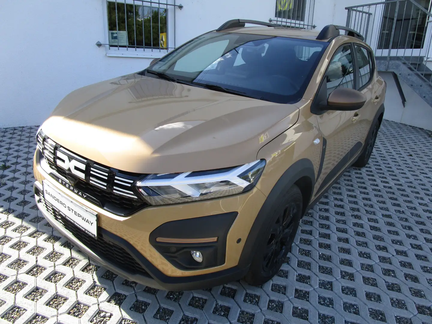 Dacia Sandero Stepway Extreme TCe 90 auto Kamera/Sitzbe/Nav Beige - 1