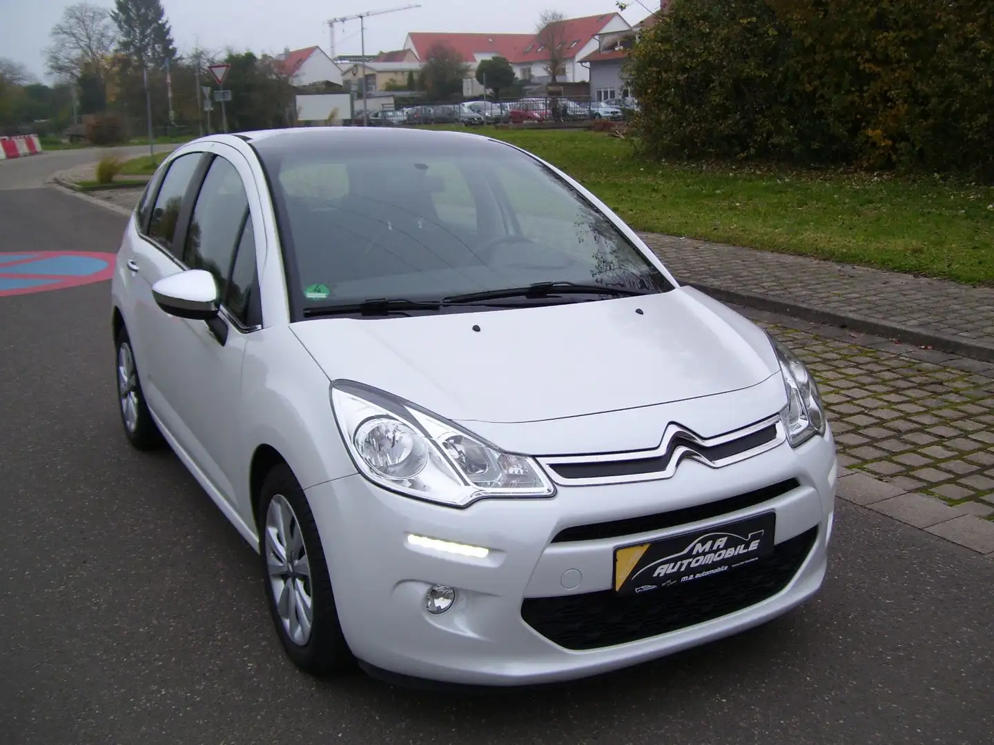 Citroen C3 Selection*Pano-D*PDC*WR*Zahnri/Neu* Weiß - 1