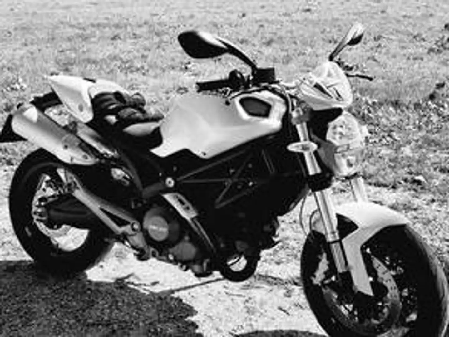 Ducati Monster 696 Bílá - 1