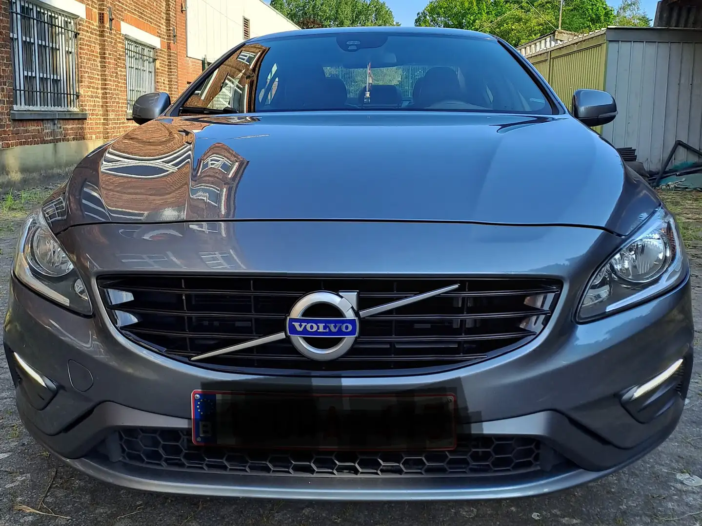 Volvo S60 S60 2.0 D2 Momentum R-Design Gris - 1