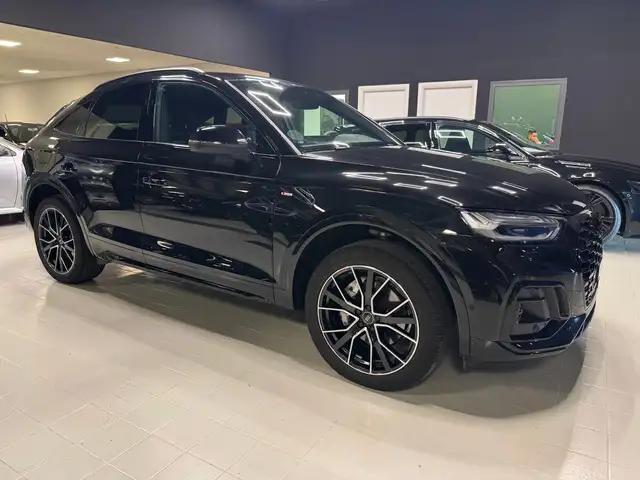 Audi Q5 view 7