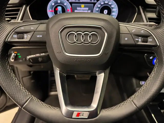 Audi Q5 view 14