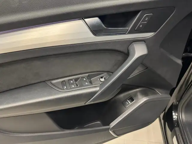 Audi Q5 view 10