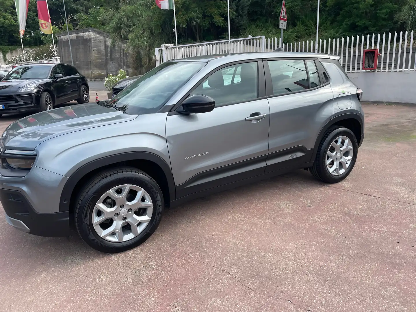 Jeep Avenger 1.2 turbo 1st Edition fwd 100cv Grigio - 1