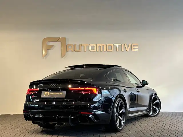 Audi RS5 view 3