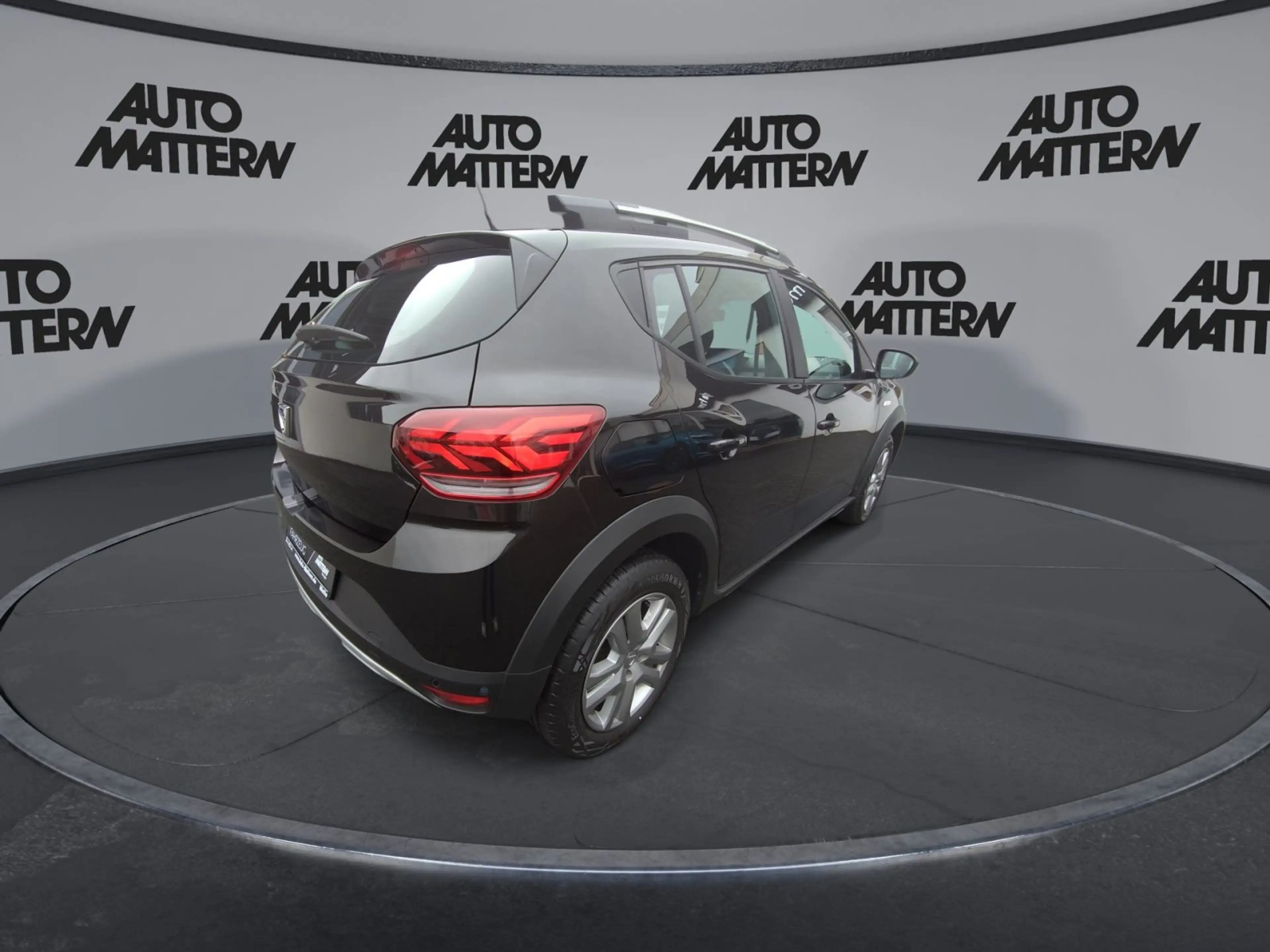 Dacia Sandero Stepway Comfort TCe 90 (MY2021) — photo 8