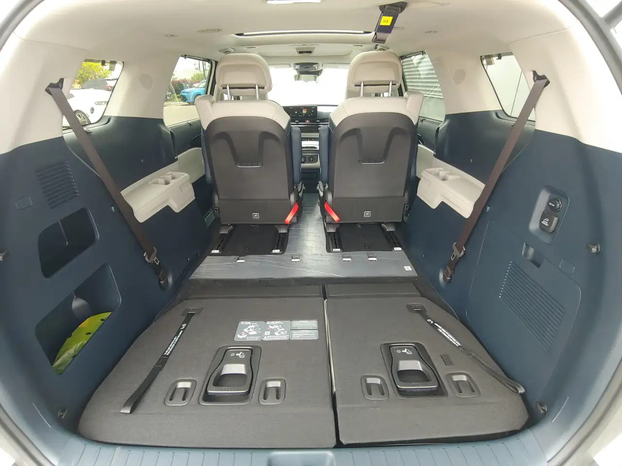 Kia Carnival photo Kia Carnival