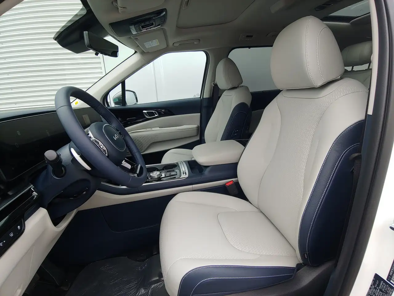 Kia Carnival photo Kia Carnival