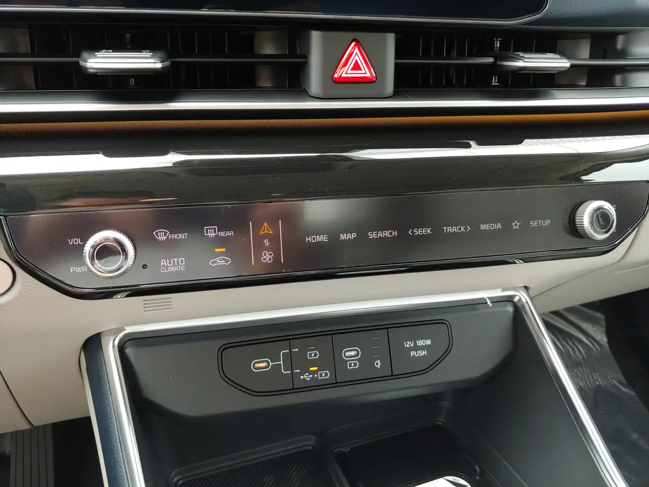Kia Carnival photo Kia Carnival