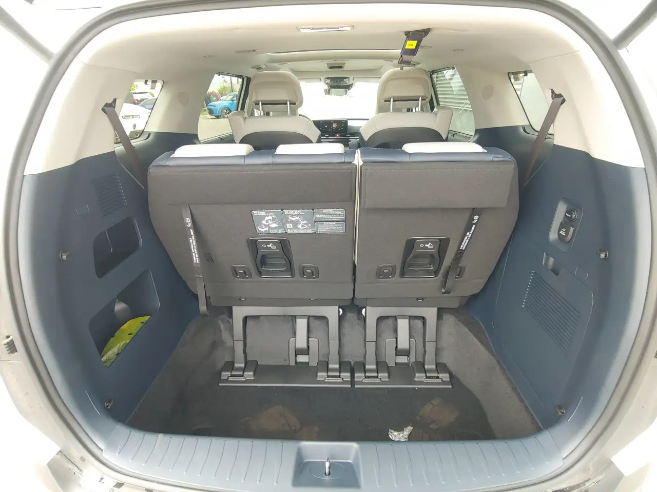 Kia Carnival photo Kia Carnival