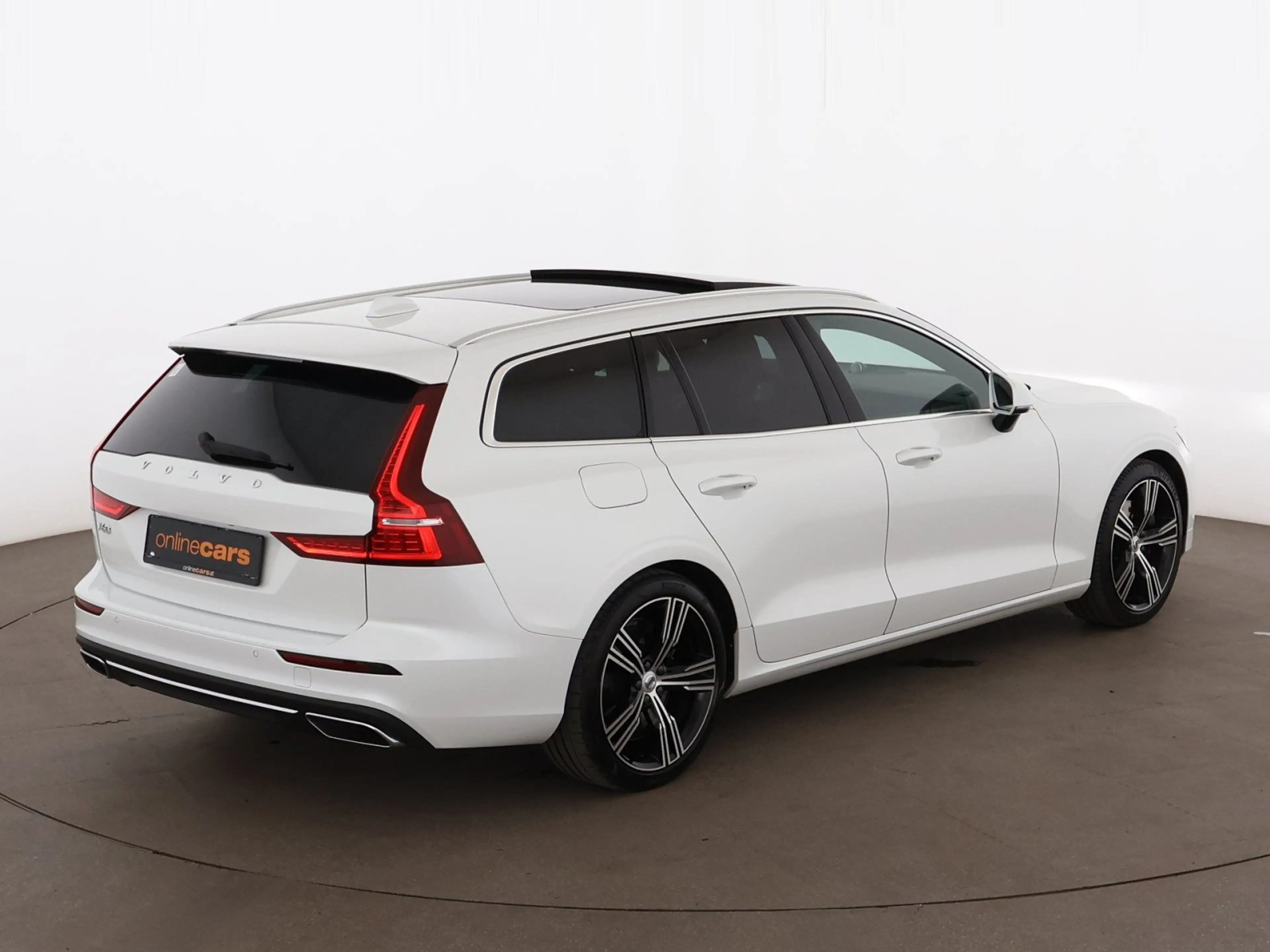 Volvo V60 Kombi T8 PHEV Inscription Aut LED HEAD-UP SKY — photo 8