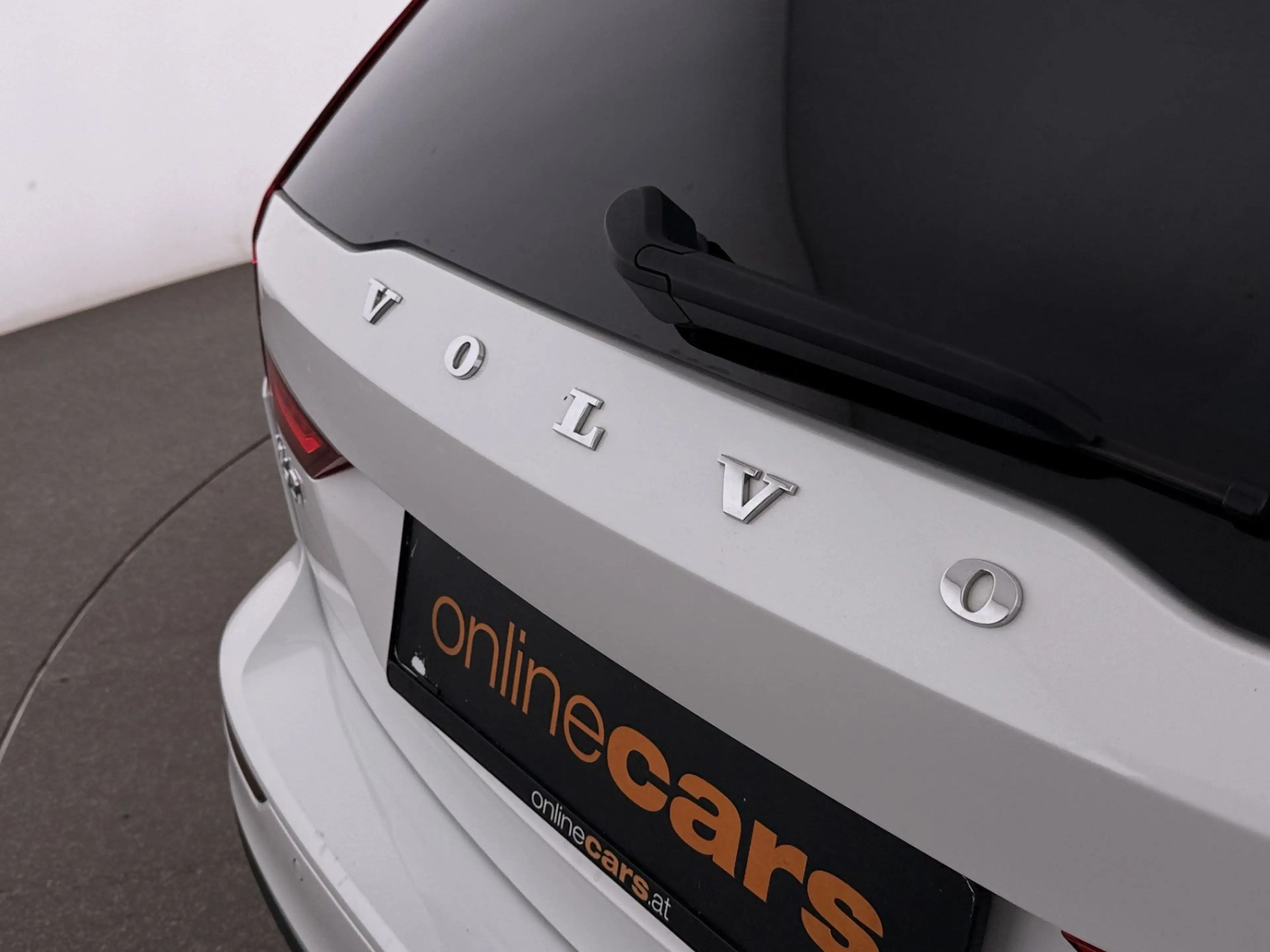 Volvo V60 Kombi T8 PHEV Inscription Aut LED HEAD-UP SKY — photo 10