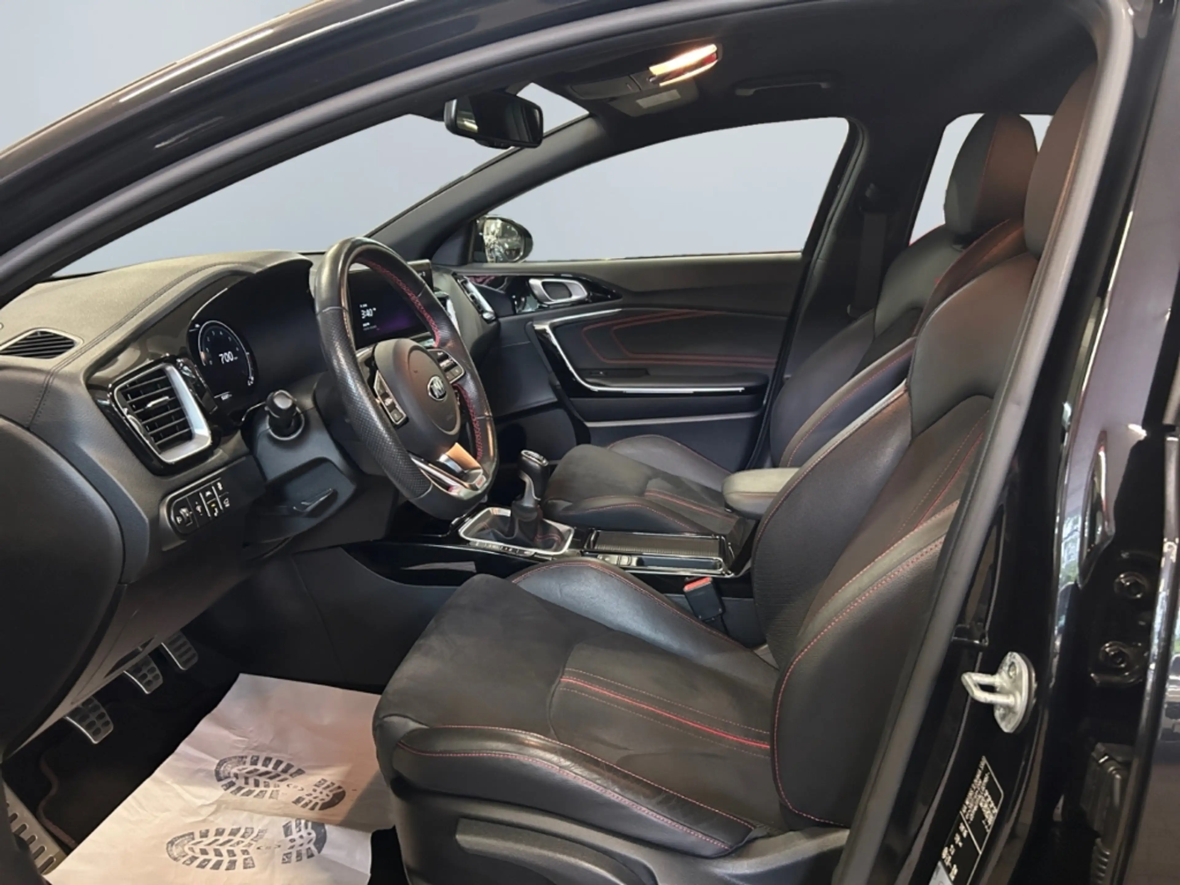 Kia ProCeed / pro_cee'd 1.6 T-GDI GT *Digi CP*Leder*JBL*CAM*SHZ* — photo 9