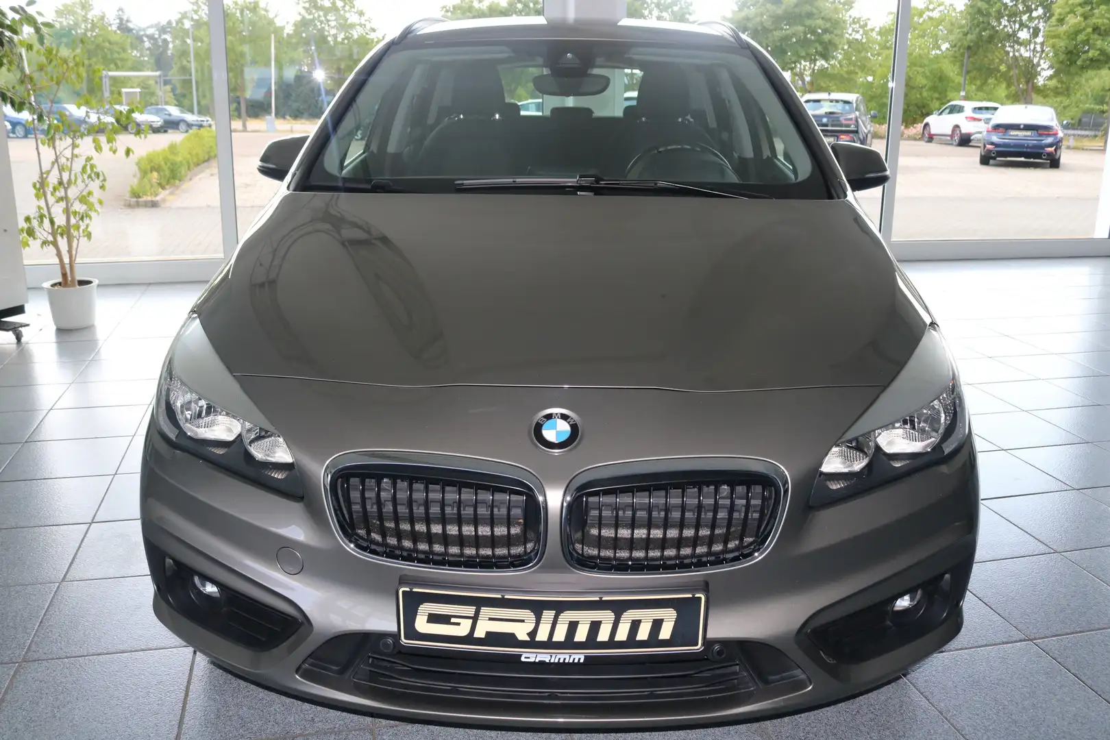 BMW 218 i Advantage Tempomat Parkassistent Klimaaut. Silber - 2