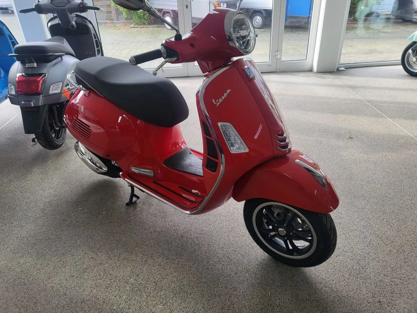 Vespa GTS 125 Super E5 + Rosso Rood - 2
