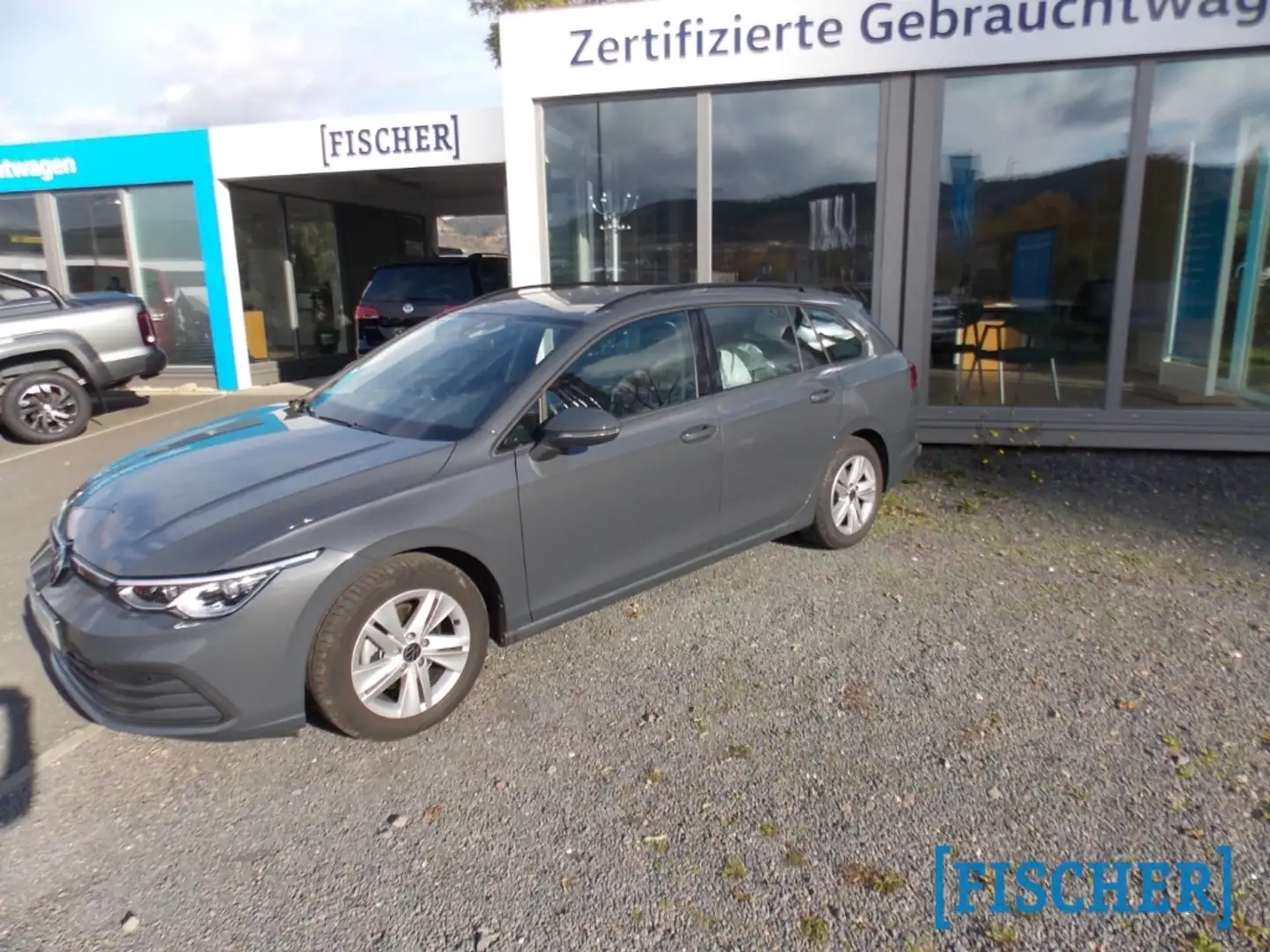 Volkswagen Golf Variant VIII 1.5 eTSI DSG Life LED-Plus Navi ACC DAB+ Grijs - 2