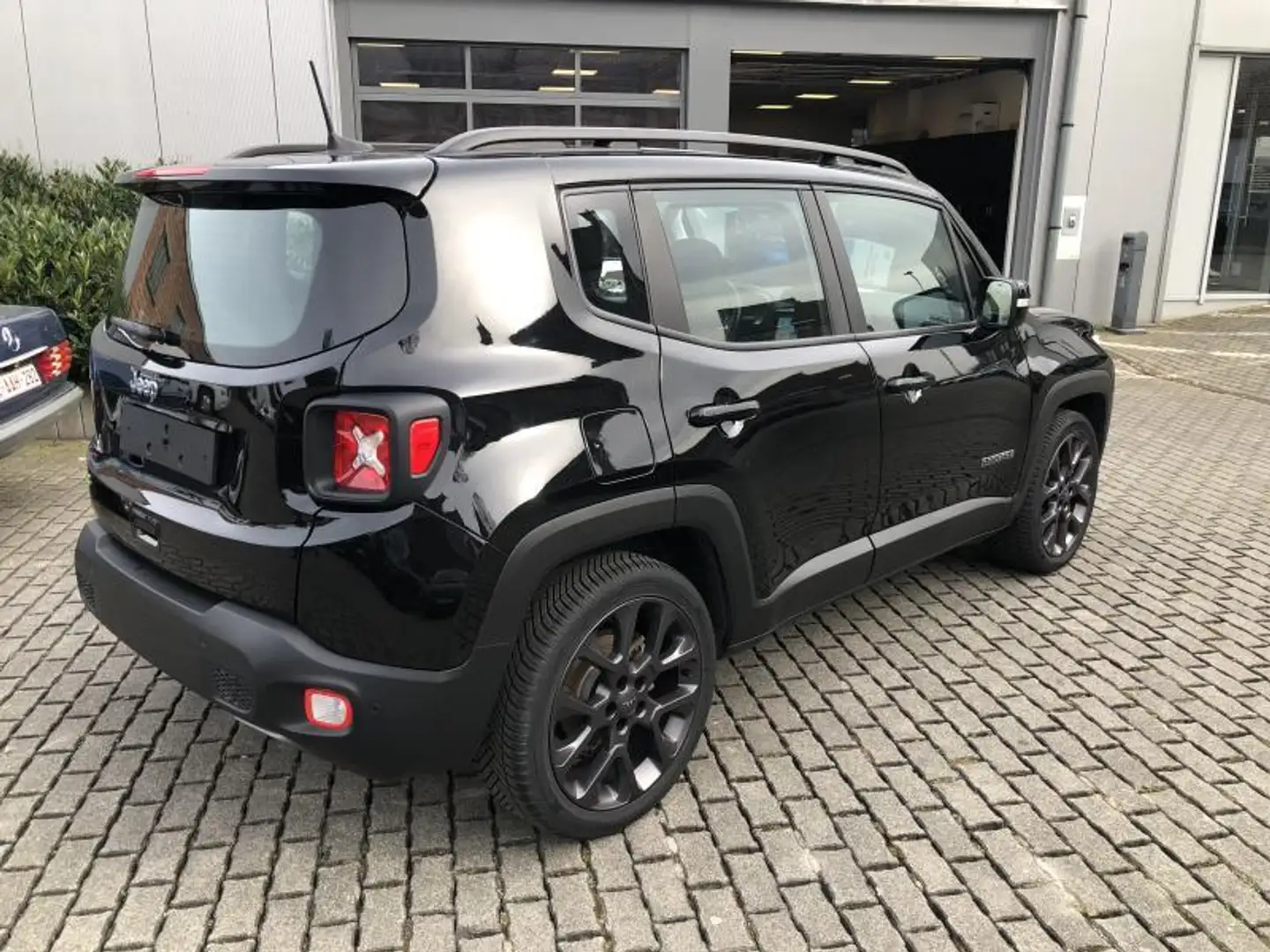 Jeep Renegade Limited 1,5 DCT MHEV 130pk Schwarz - 2