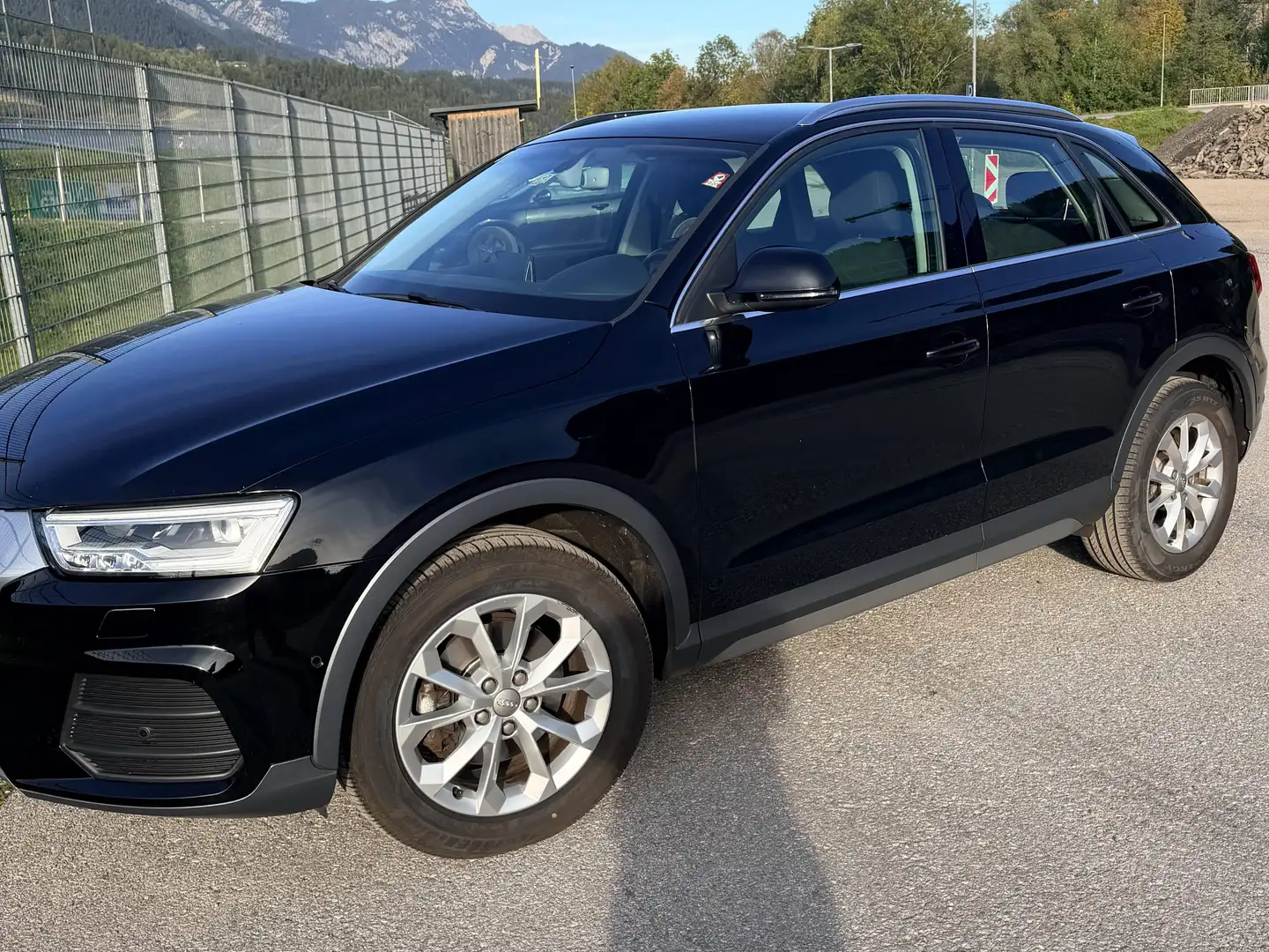 Audi Q3 Q3 2,0 TDI Intense quattro S-tronic Intense Schwarz - 1