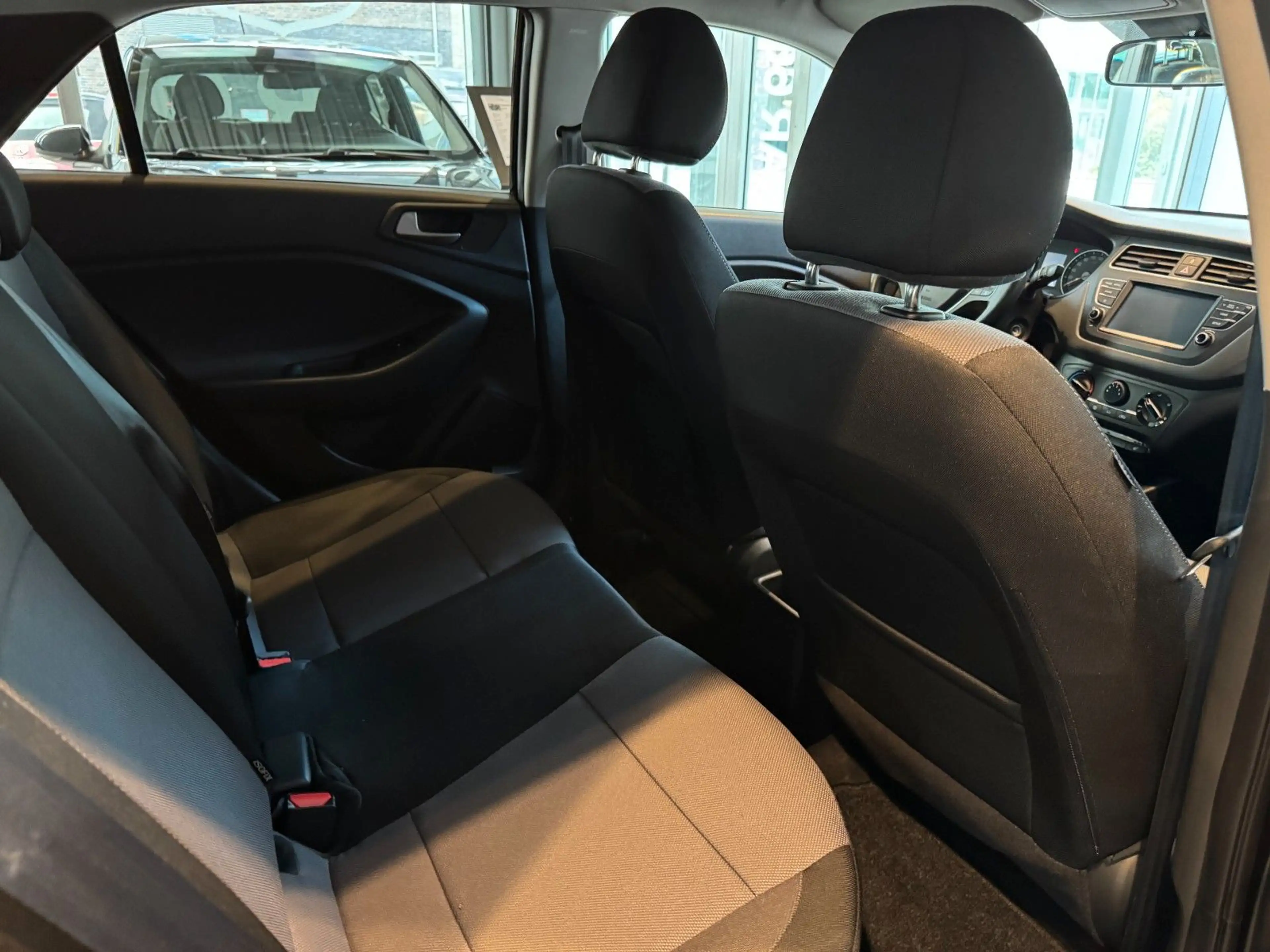 Hyundai i20 YES! — photo 12