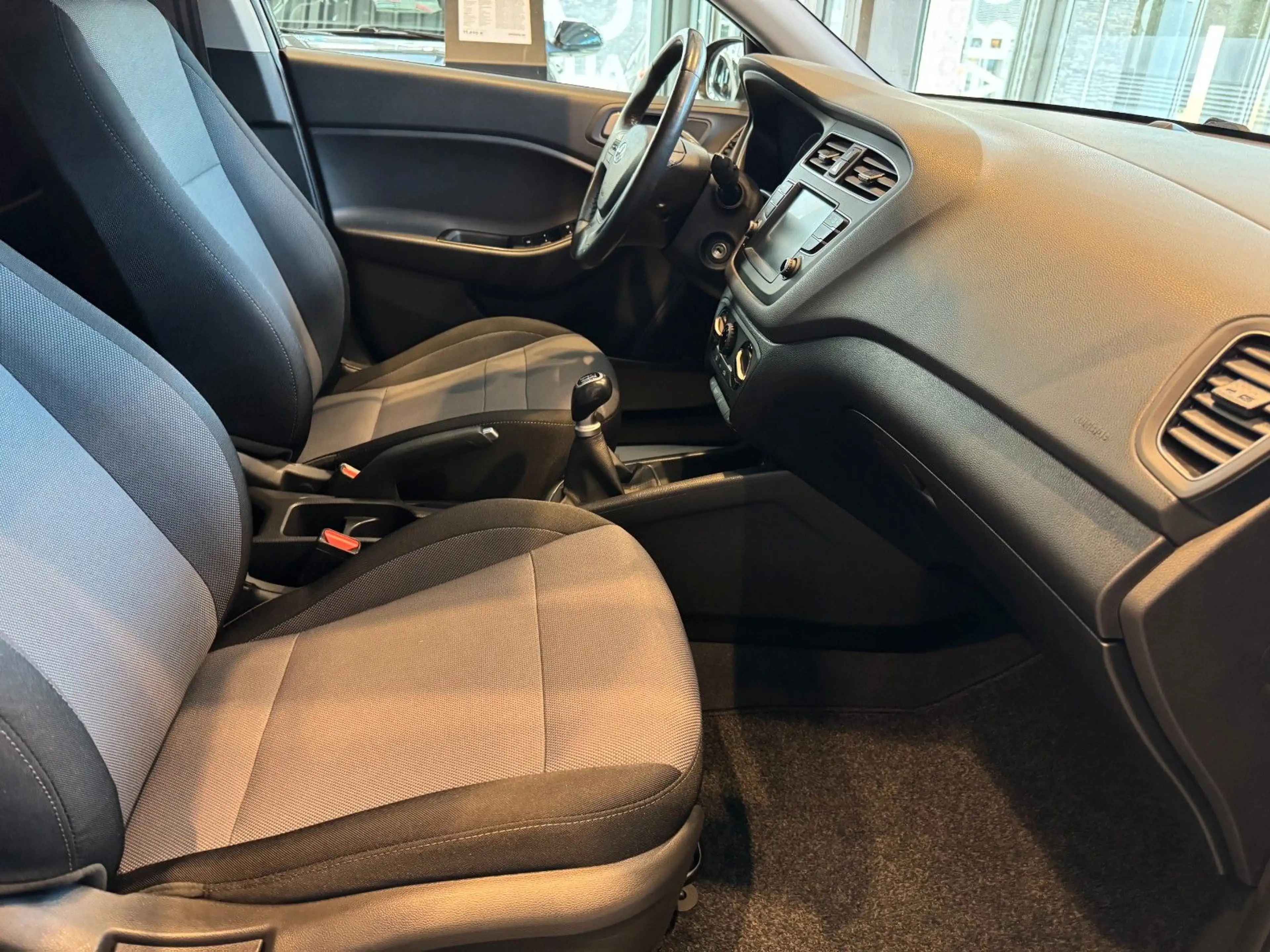 Hyundai i20 YES! — photo 11