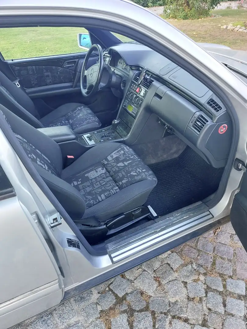 Mercedes-Benz E 300 E 300 TD Avantgarde Silver - 1