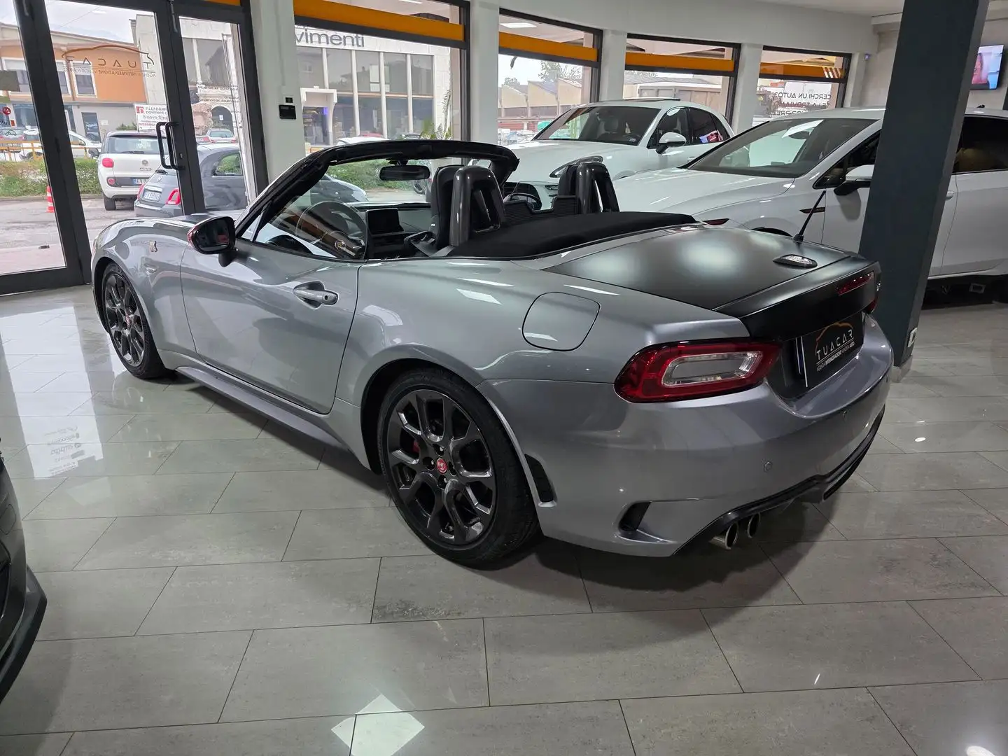 Abarth 124 Spider Abarth 124 1.4 MultiAir Turbo Scorpione Grau - 2