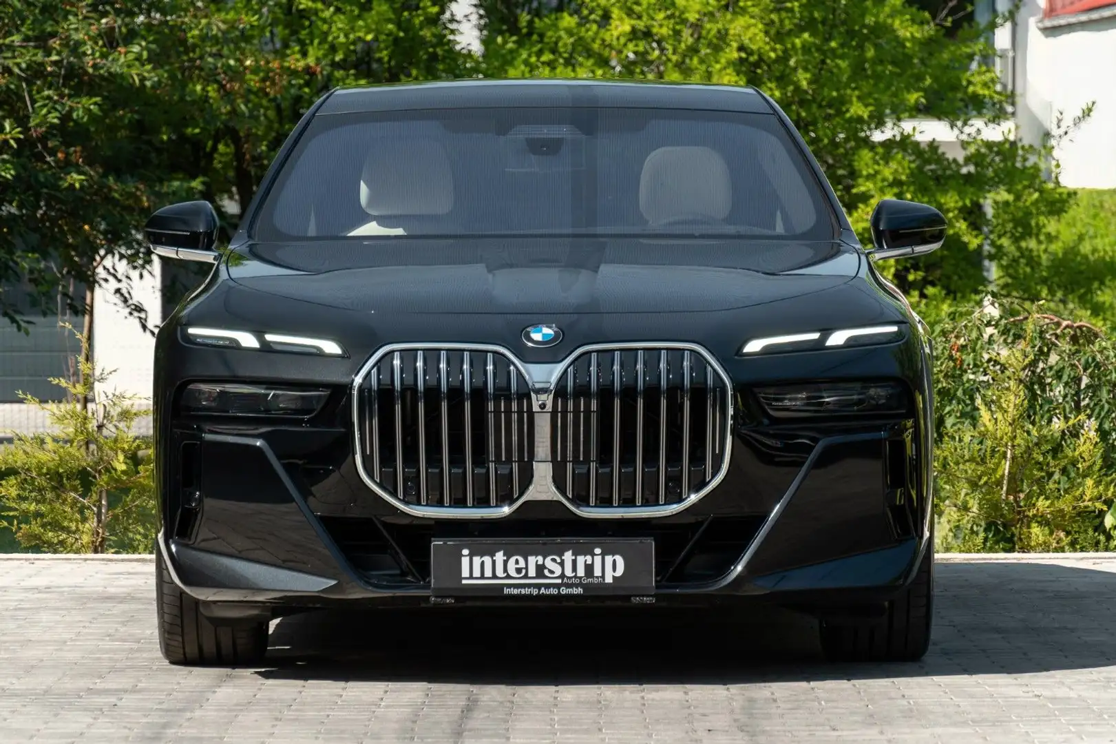 BMW 740 d M SPORT.DR.ASS.PRO.MASSAGE.SKY.AUT.TÜR.AHK Noir - 2