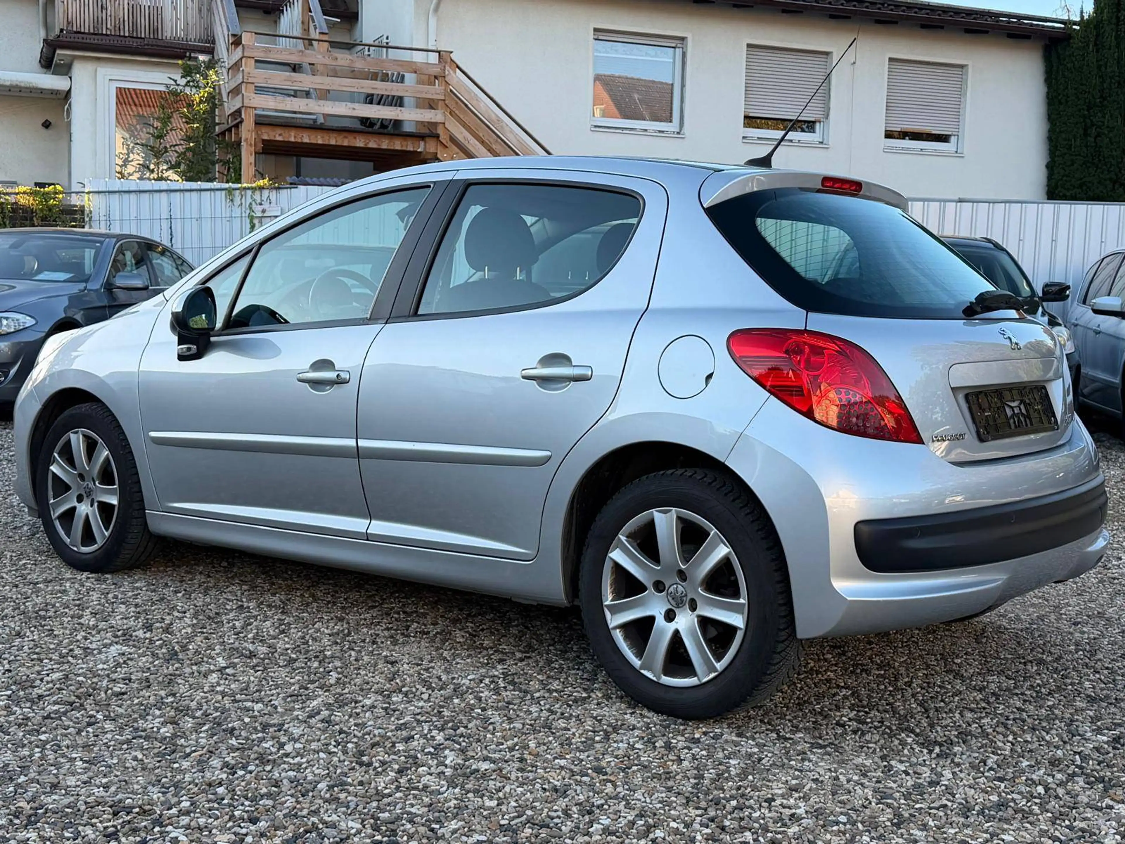 Peugeot 207 1.6 Sport Automatik 1Hand Sitzheizung Einparkhilfe Klima — photo 3
