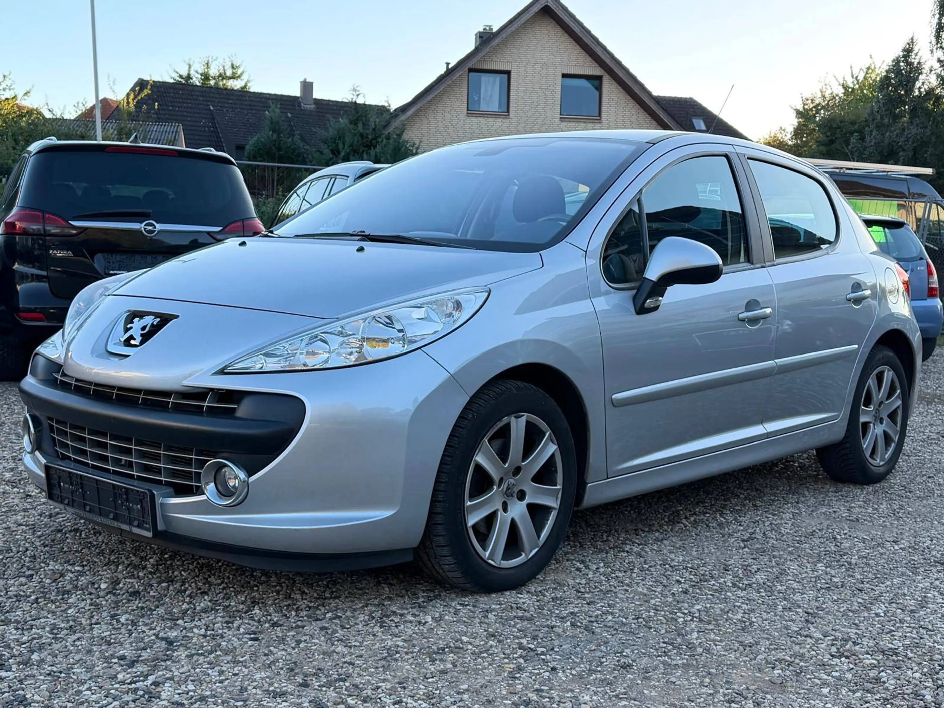 Peugeot 207 1.6 Sport Automatik 1Hand Sitzheizung Einparkhilfe Klima