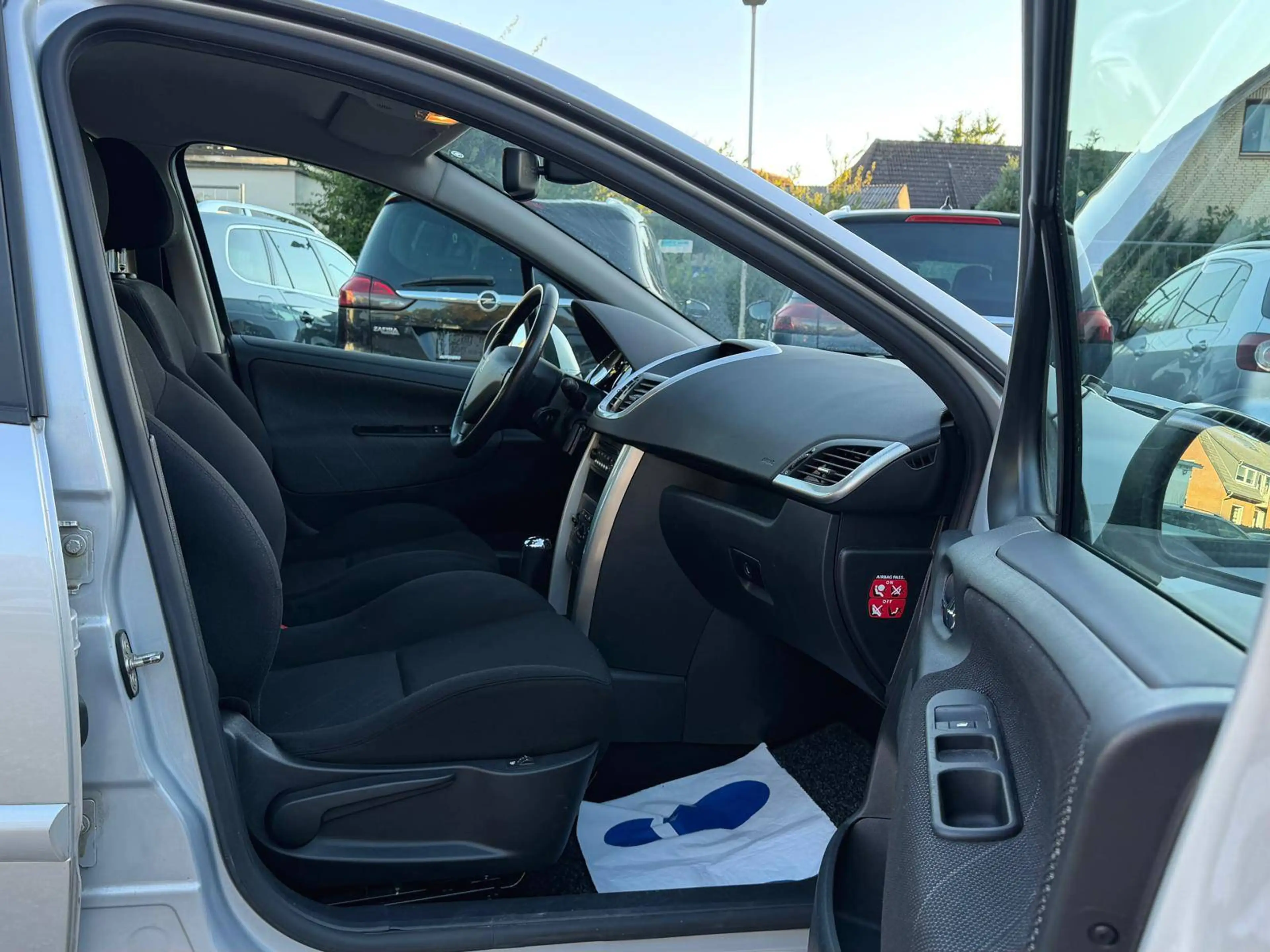 Peugeot 207 1.6 Sport Automatik 1Hand Sitzheizung Einparkhilfe Klima — photo 9