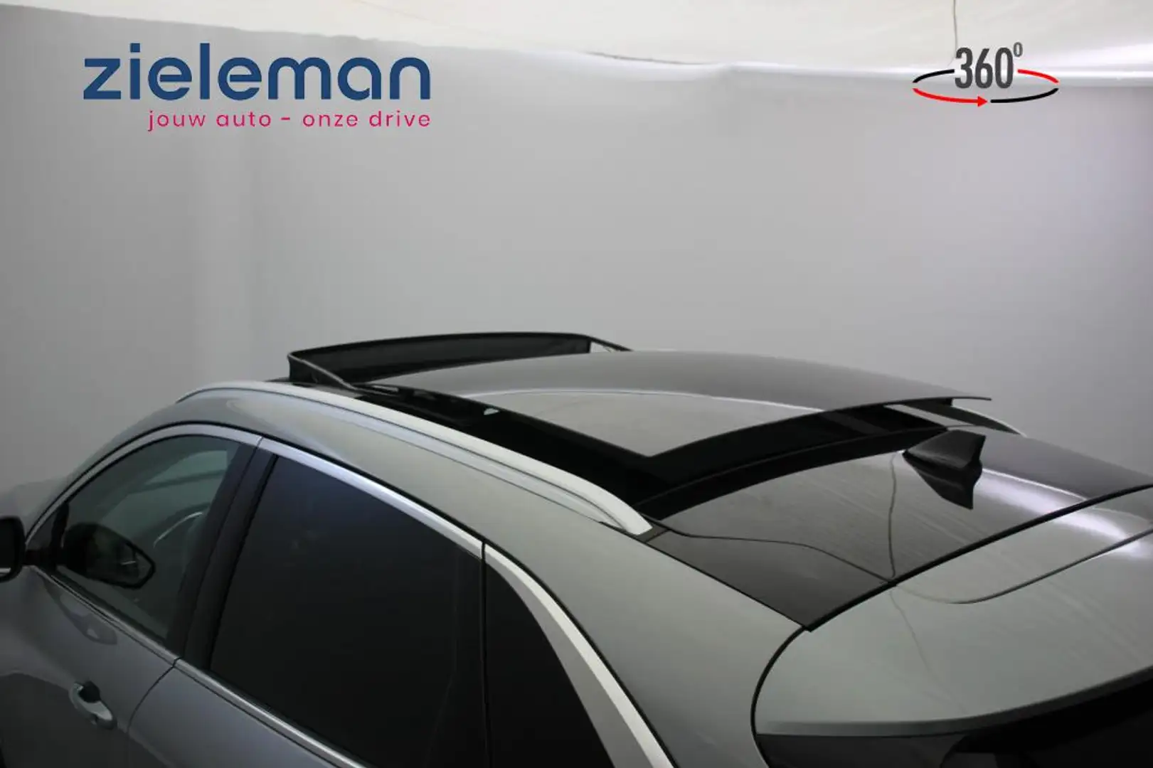 Ford Kuga 2.5 PHEV Titanium - Panorama, Carplay, Clima Grijs - 2