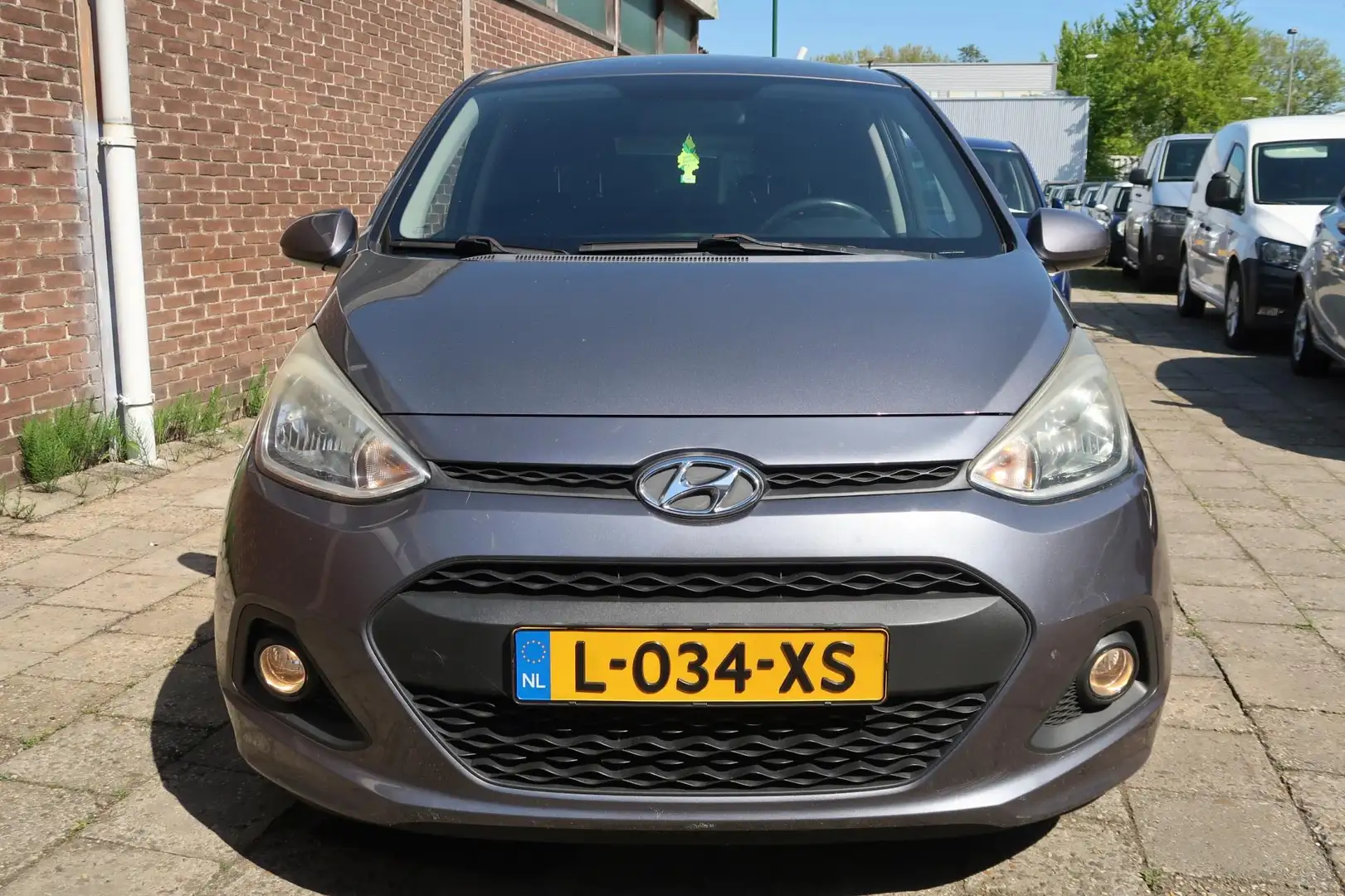Hyundai i10 1.0i i-Motion Airco, Navi, groot scherm, LM Velgen Grijs - 2