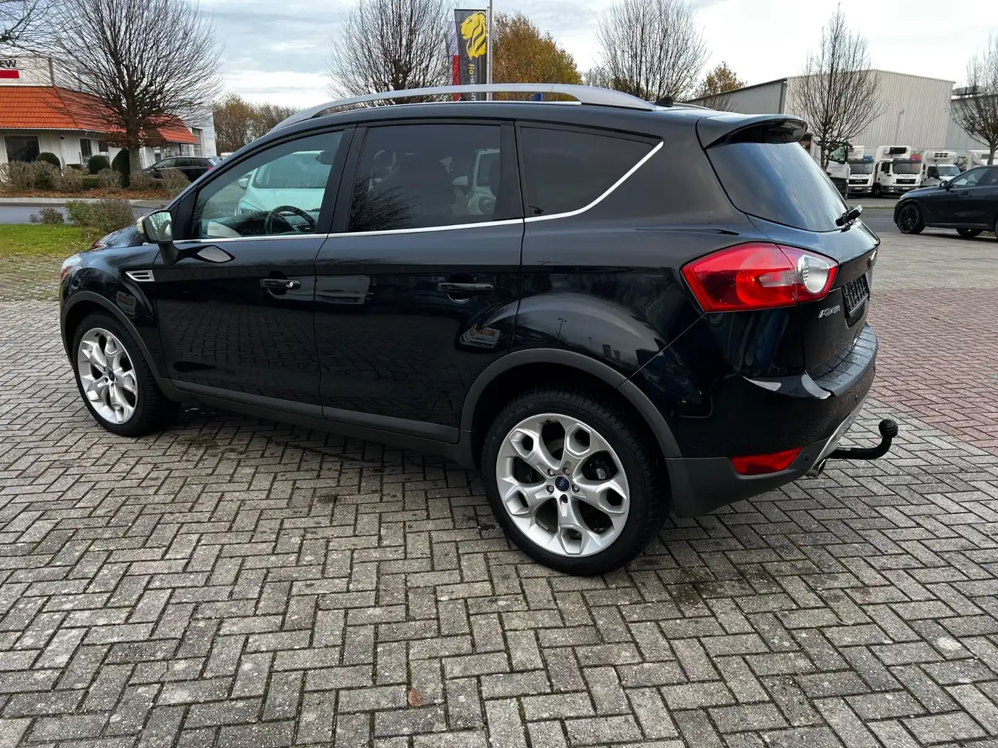 Ford Kuga 4X4 Automatik Titanium Noir - 2