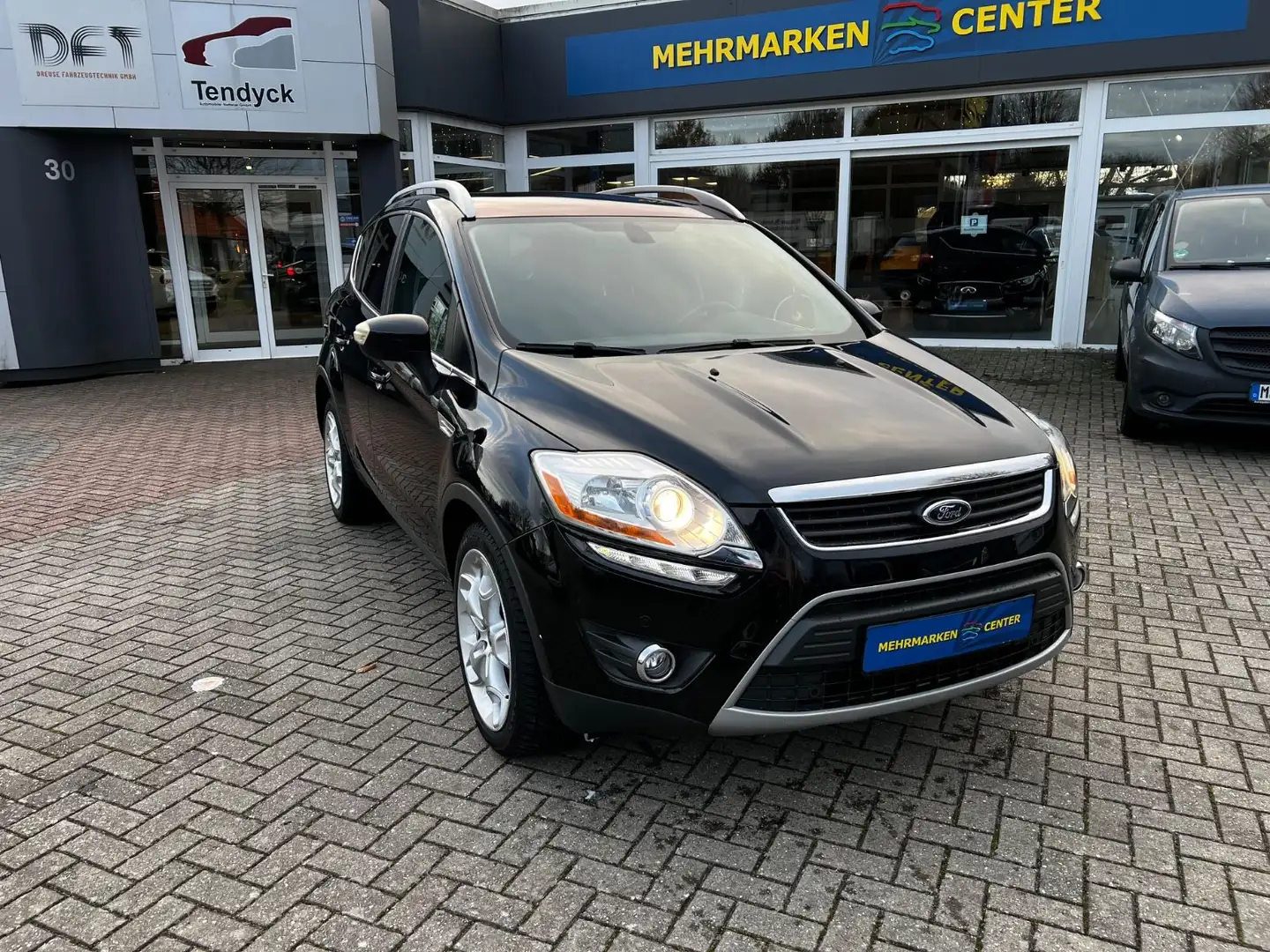 Ford Kuga 4X4 Automatik Titanium Noir - 1
