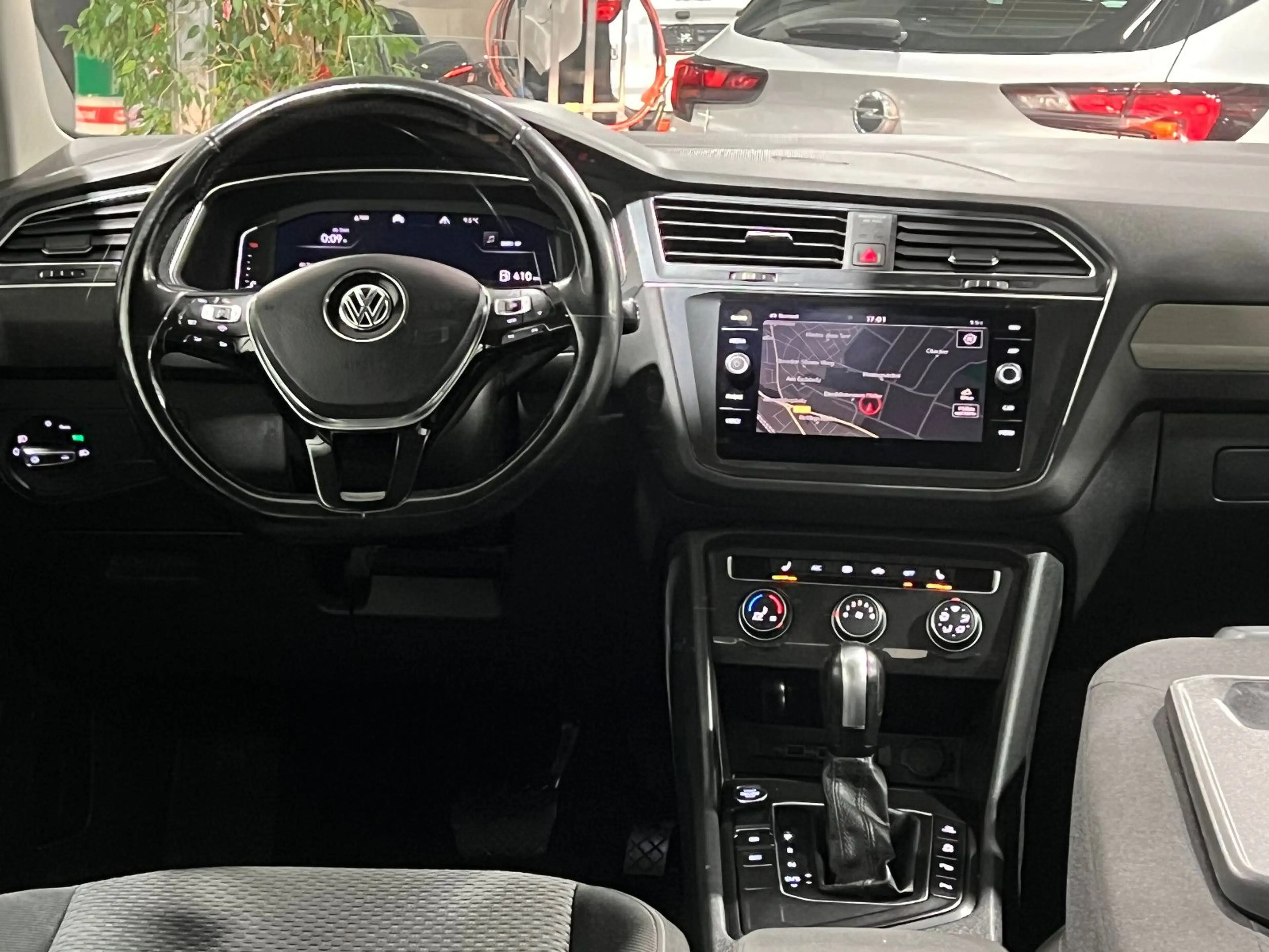 Volkswagen Tiguan Allspace 2.0 TDi Automatik *Navi*Kamera* — photo 12