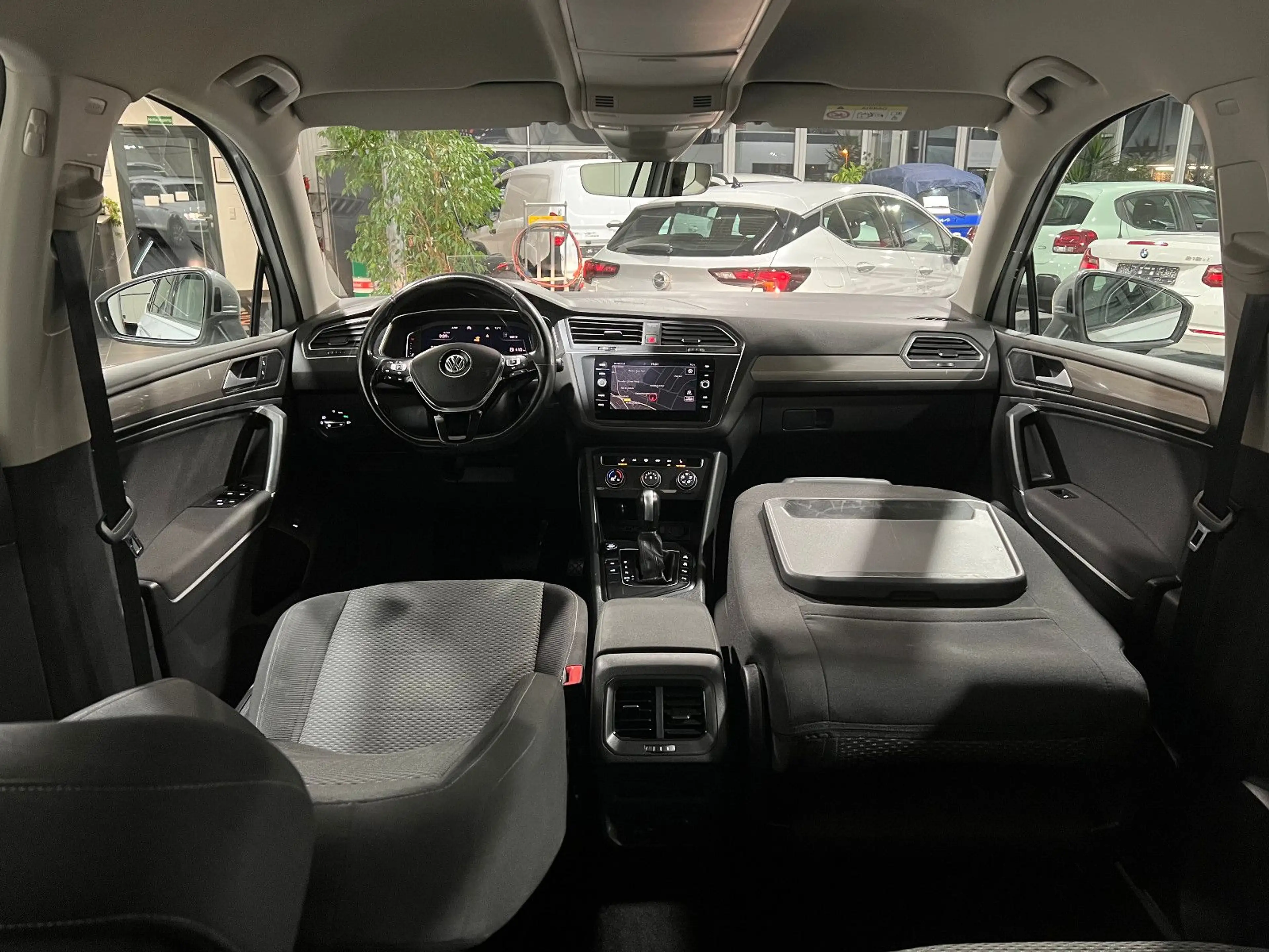 Volkswagen Tiguan Allspace 2.0 TDi Automatik *Navi*Kamera* — photo 11