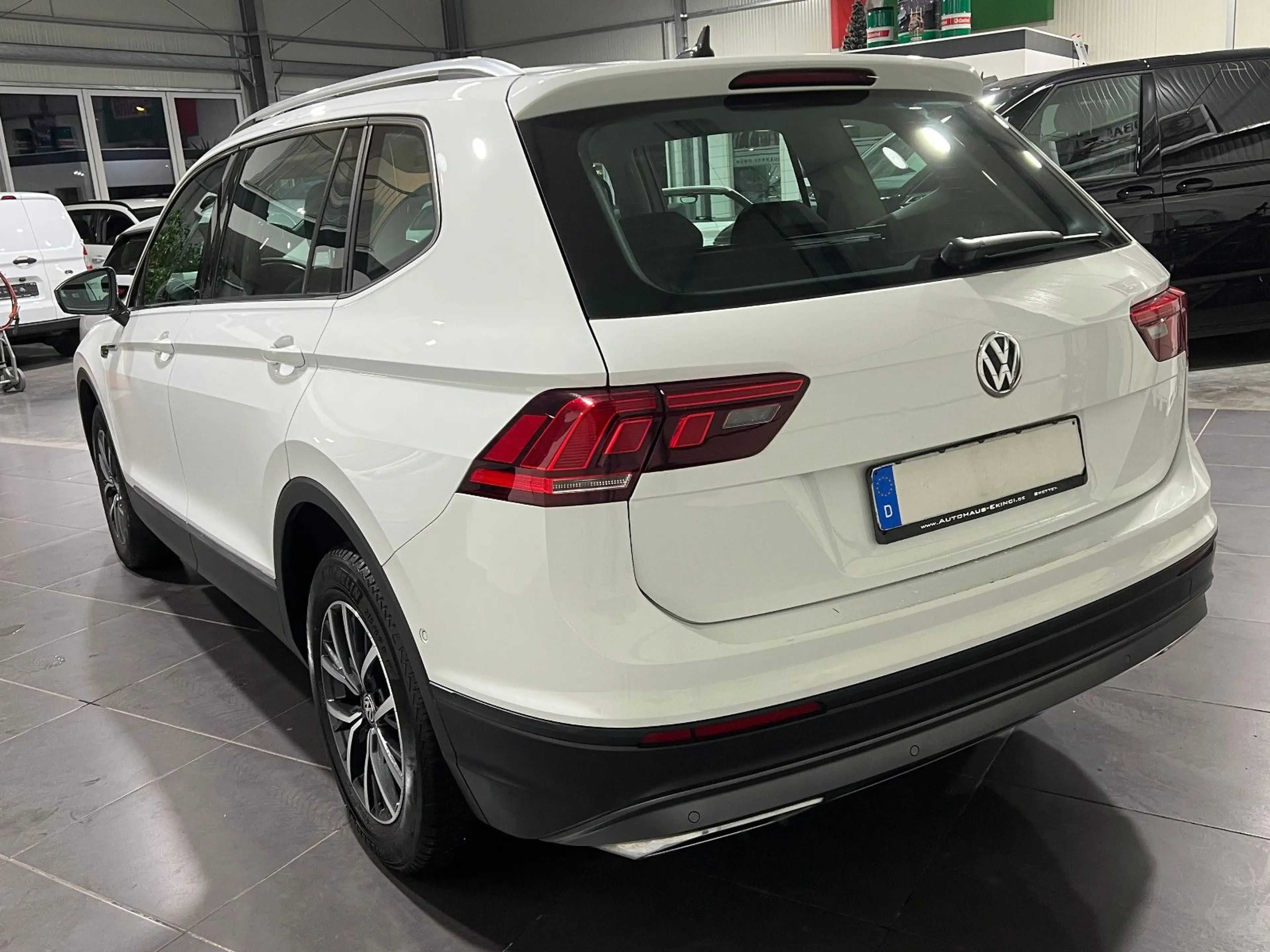 Volkswagen Tiguan Allspace 2.0 TDi Automatik *Navi*Kamera* — photo 3