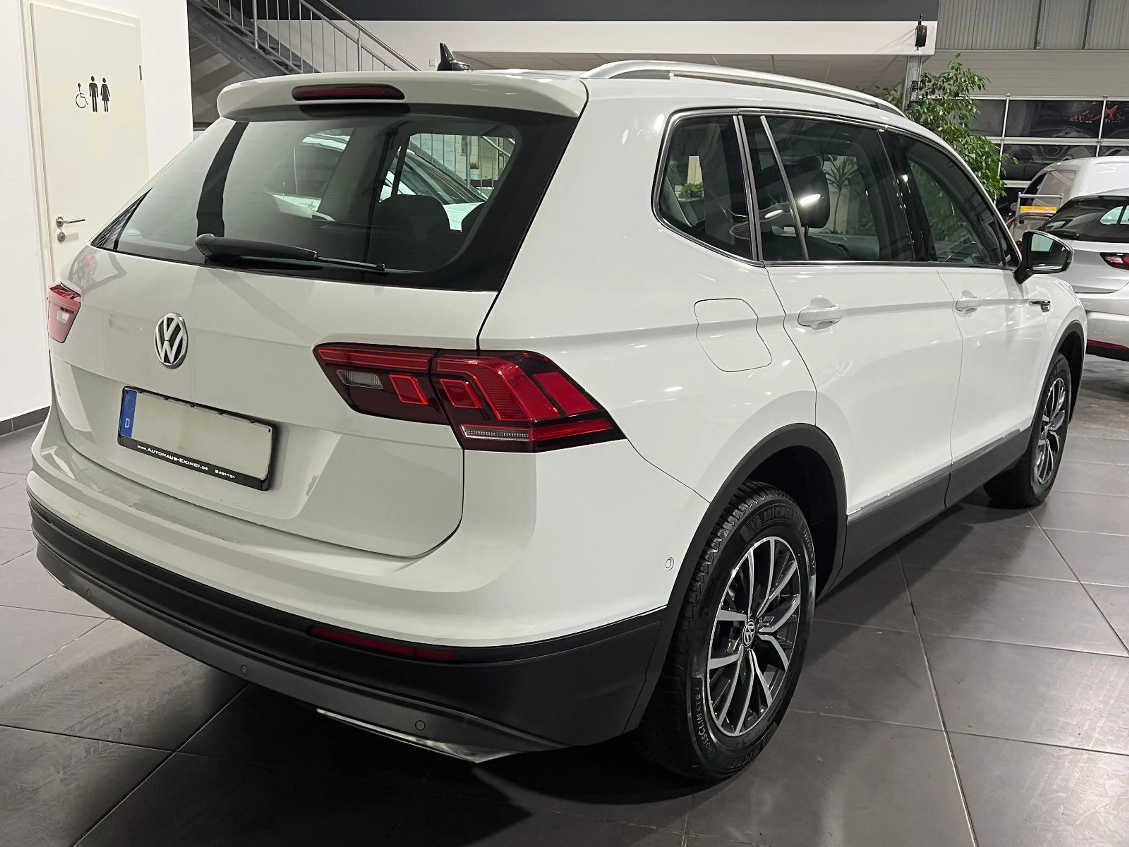 Volkswagen Tiguan Allspace 2.0 TDi Automatik *Navi*Kamera* — photo 7