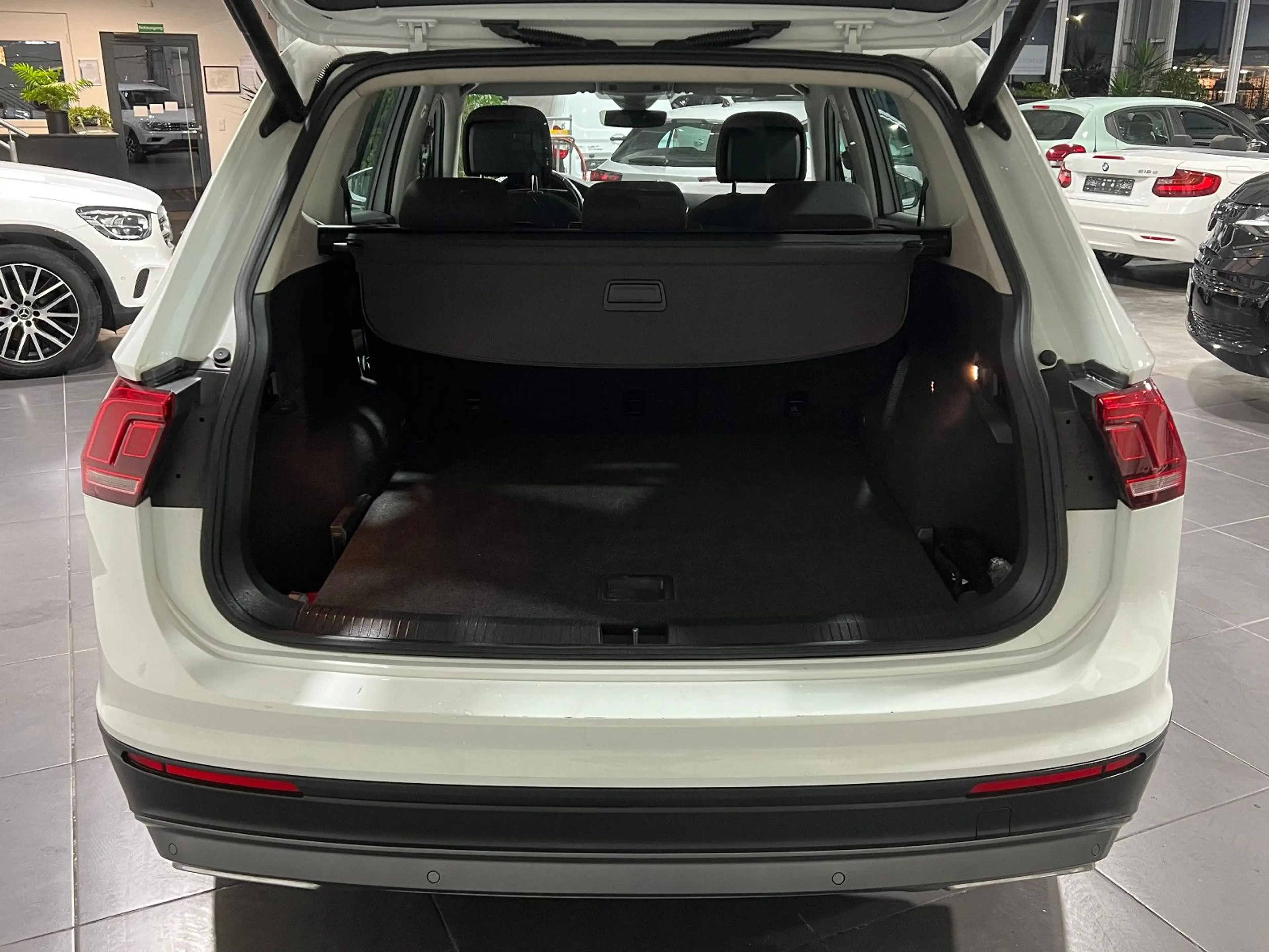 Volkswagen Tiguan Allspace 2.0 TDi Automatik *Navi*Kamera* — photo 5