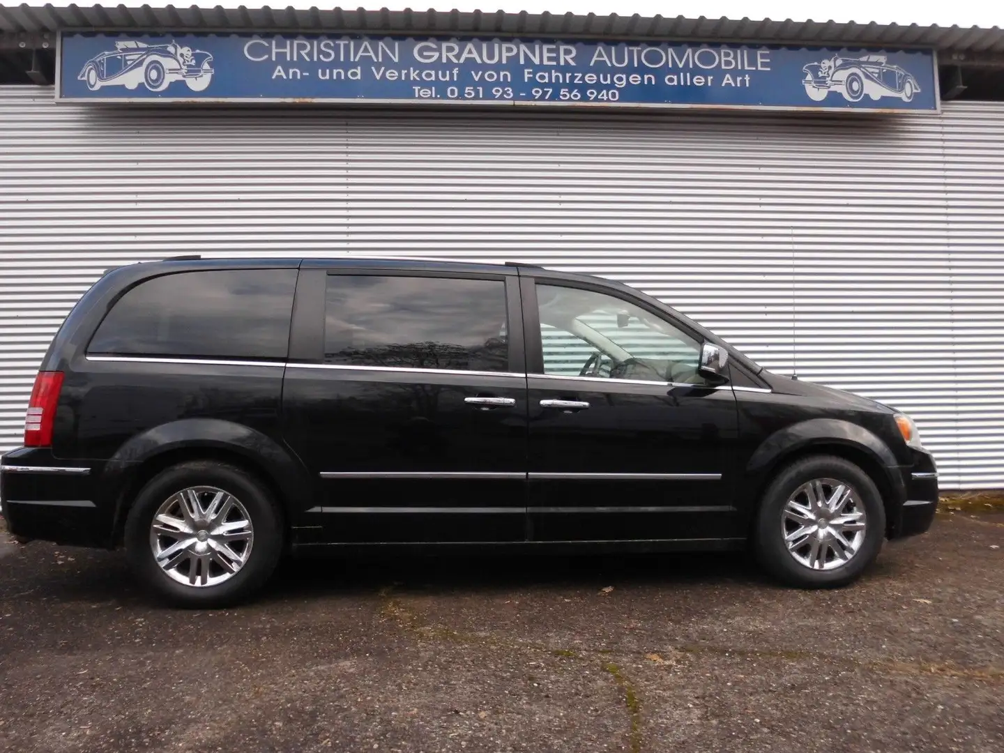 Chrysler Voyager Noir - 1