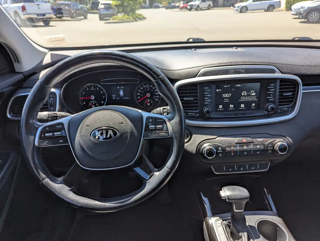 Kia Sorento photo Kia Sorento