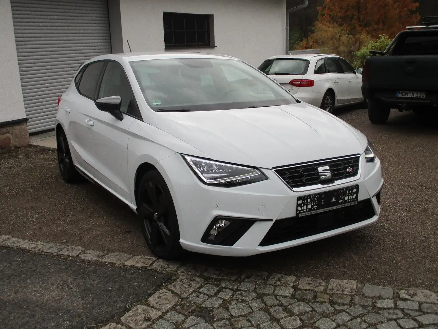 SEAT Ibiza FR Black Edition+Navi+Voll LED+Apple CarPl Weiß - 1