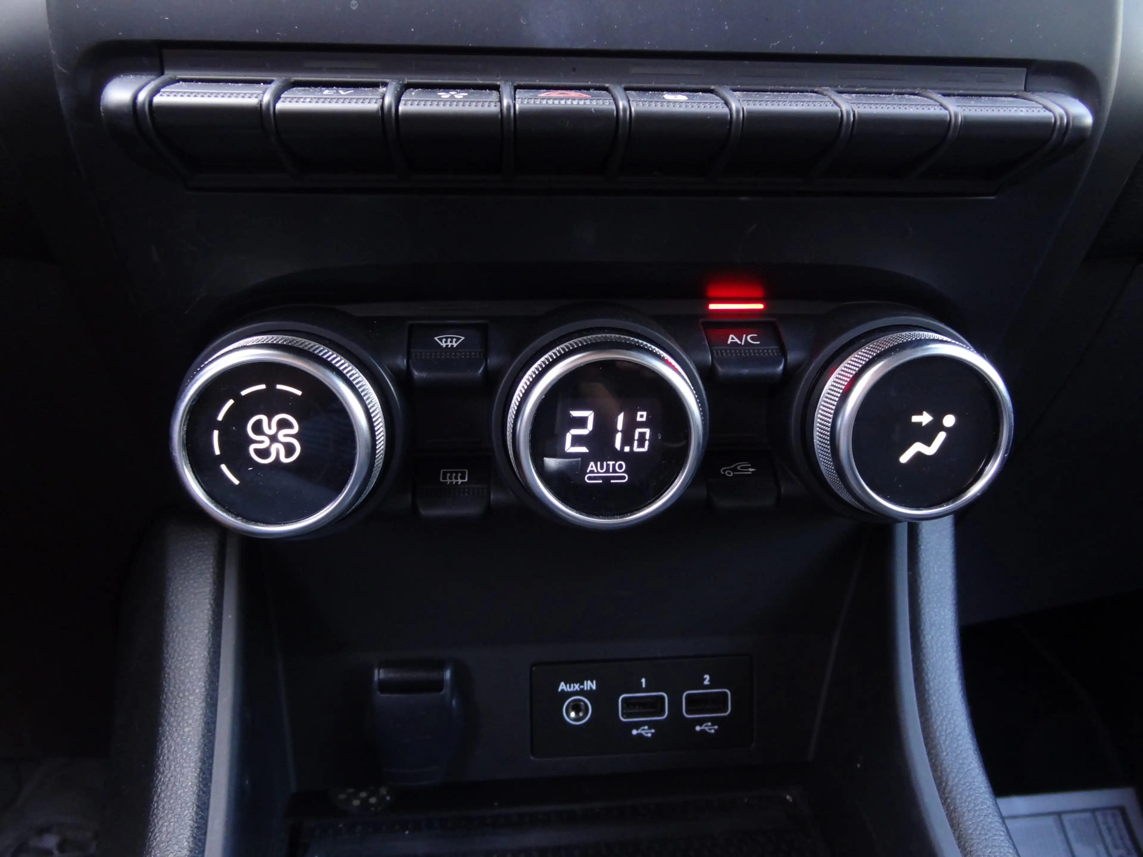 Renault Captur 1.6 E-Tech Hybrid 145 Intens — photo 14