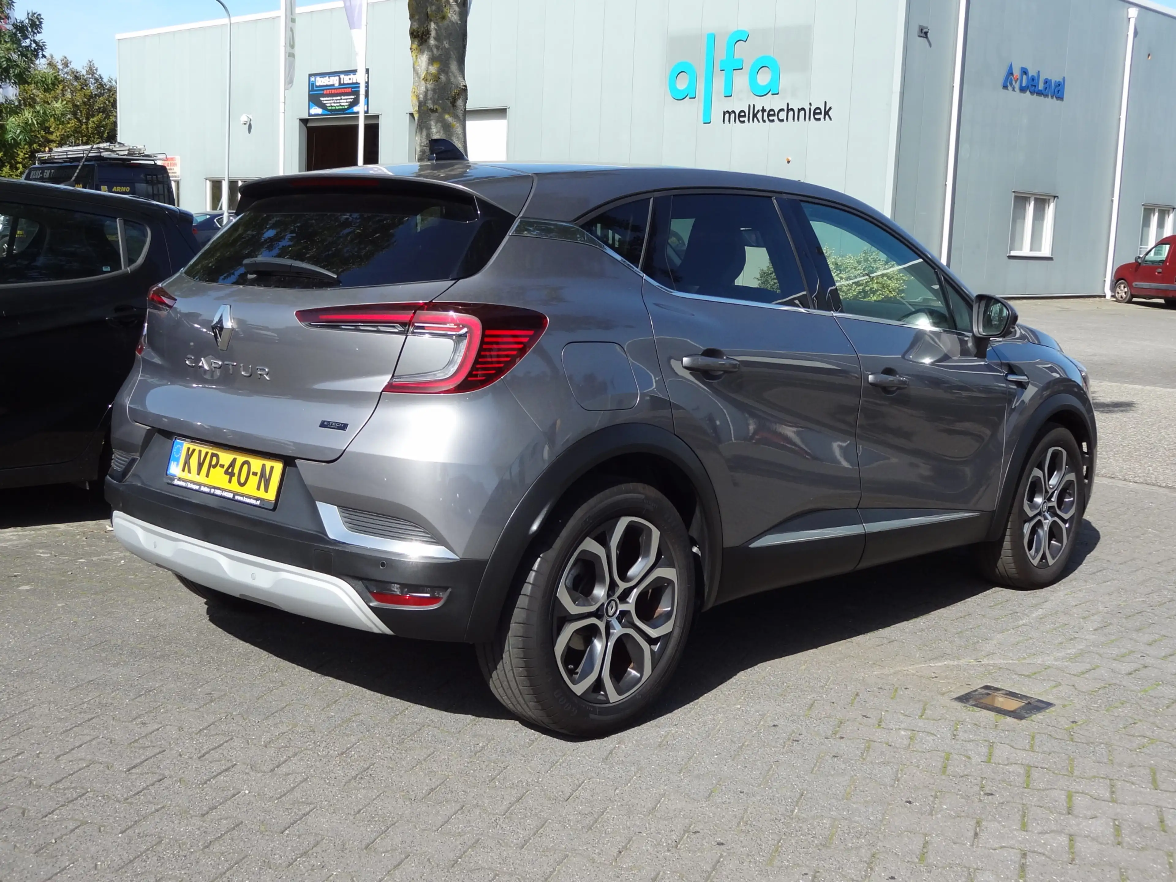 Renault Captur 1.6 E-Tech Hybrid 145 Intens — photo 2