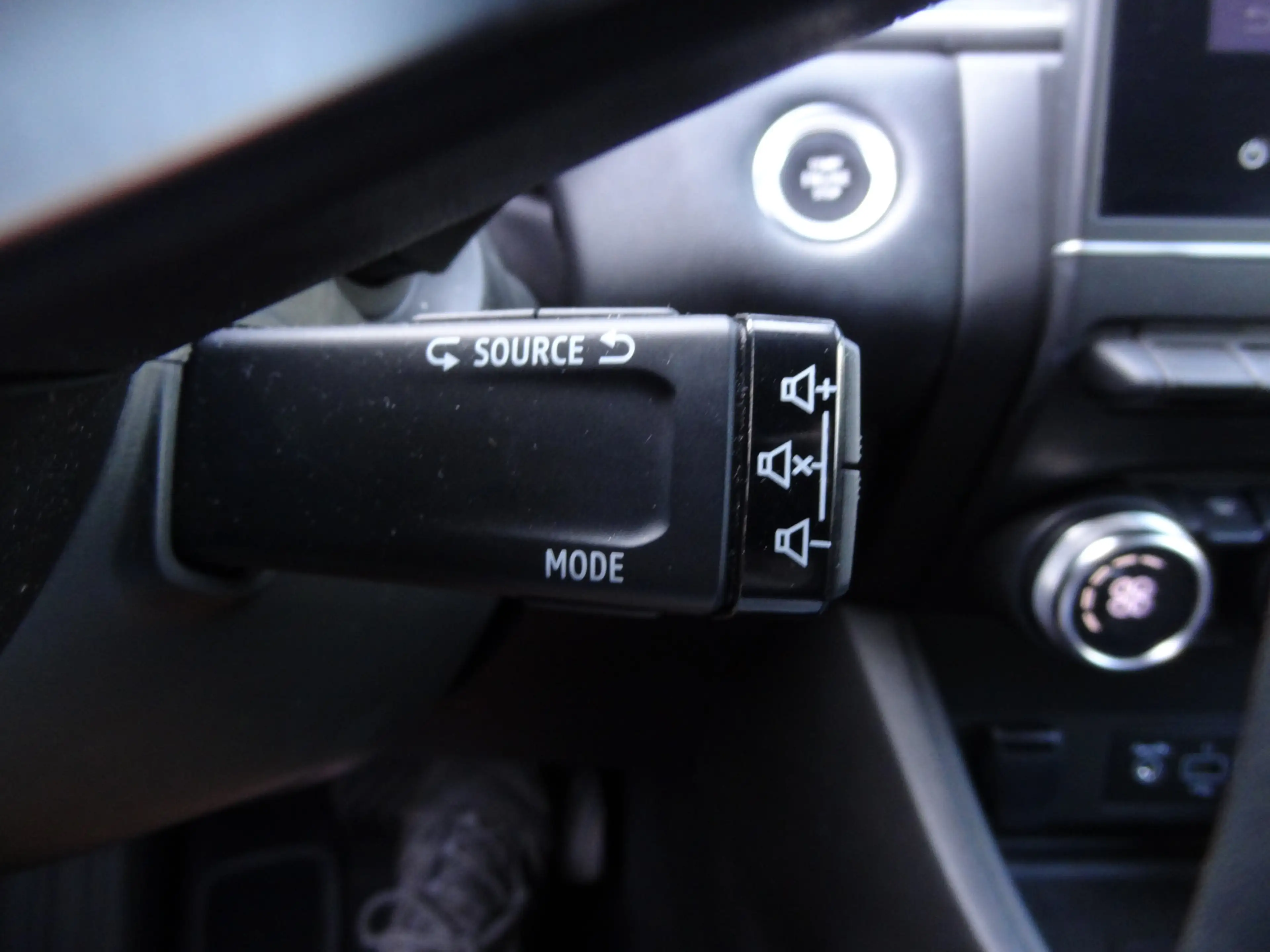 Renault Captur 1.6 E-Tech Hybrid 145 Intens — photo 13