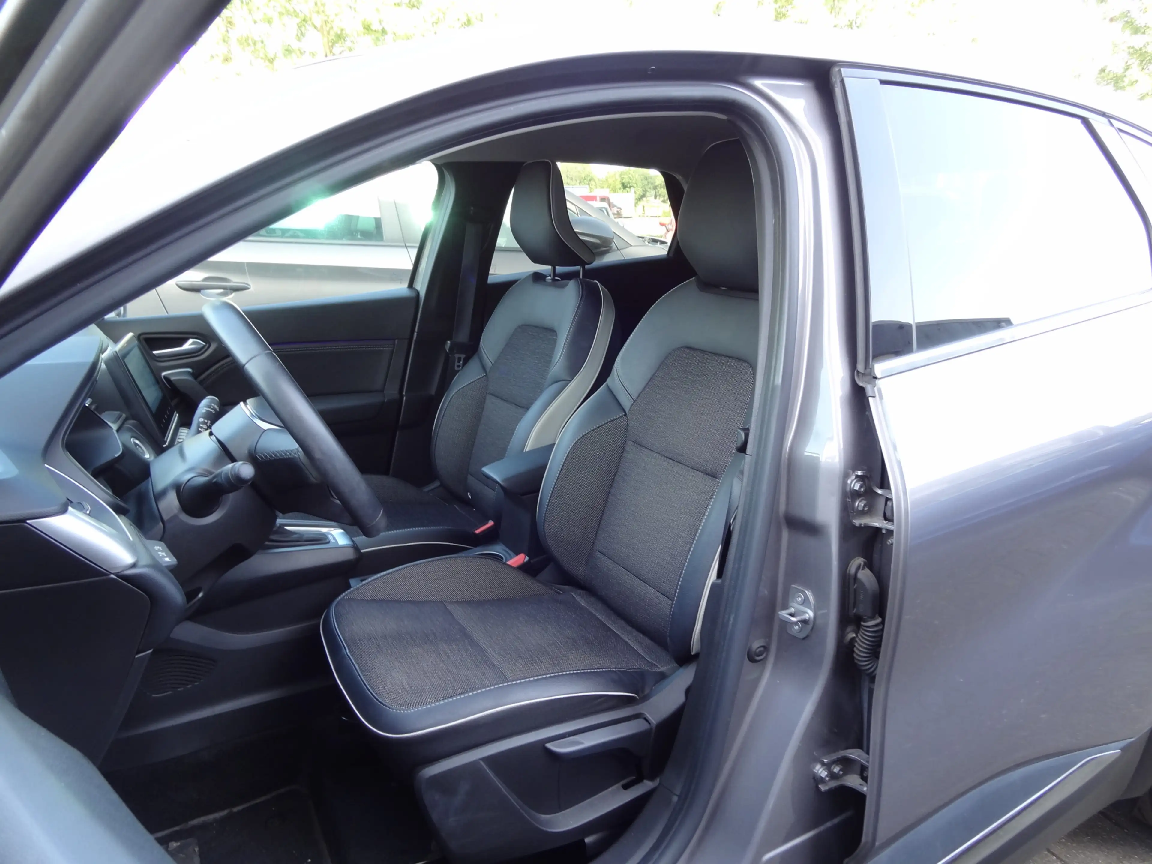 Renault Captur 1.6 E-Tech Hybrid 145 Intens — photo 6