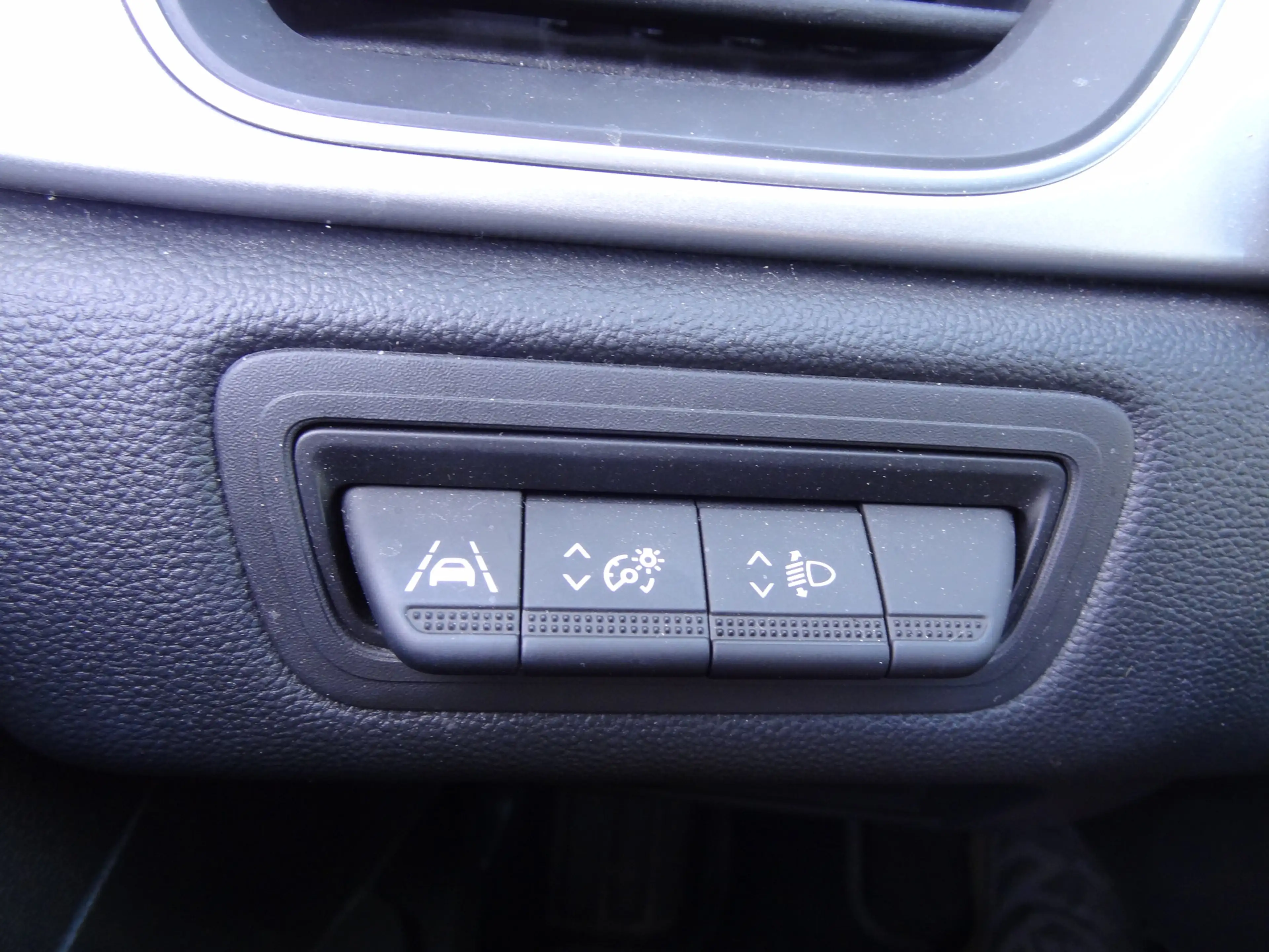 Renault Captur 1.6 E-Tech Hybrid 145 Intens — photo 17